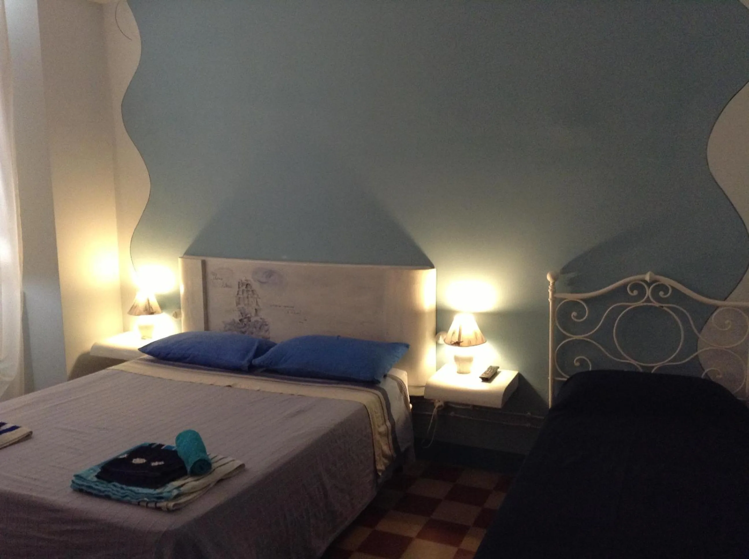 Bedroom, Bed in Perfume Do Mar