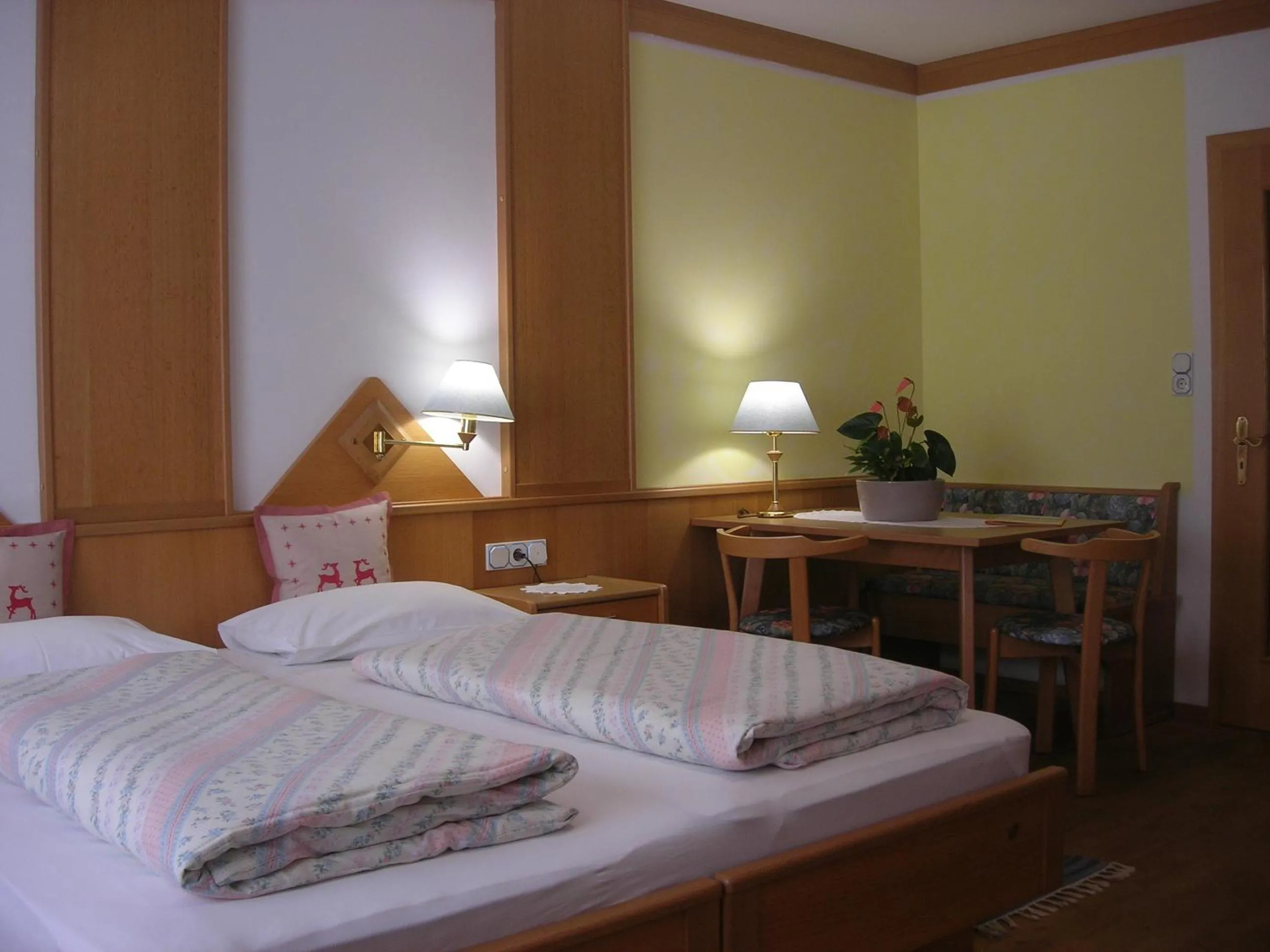 Photo of the whole room, Bed in Appartments Helvetia