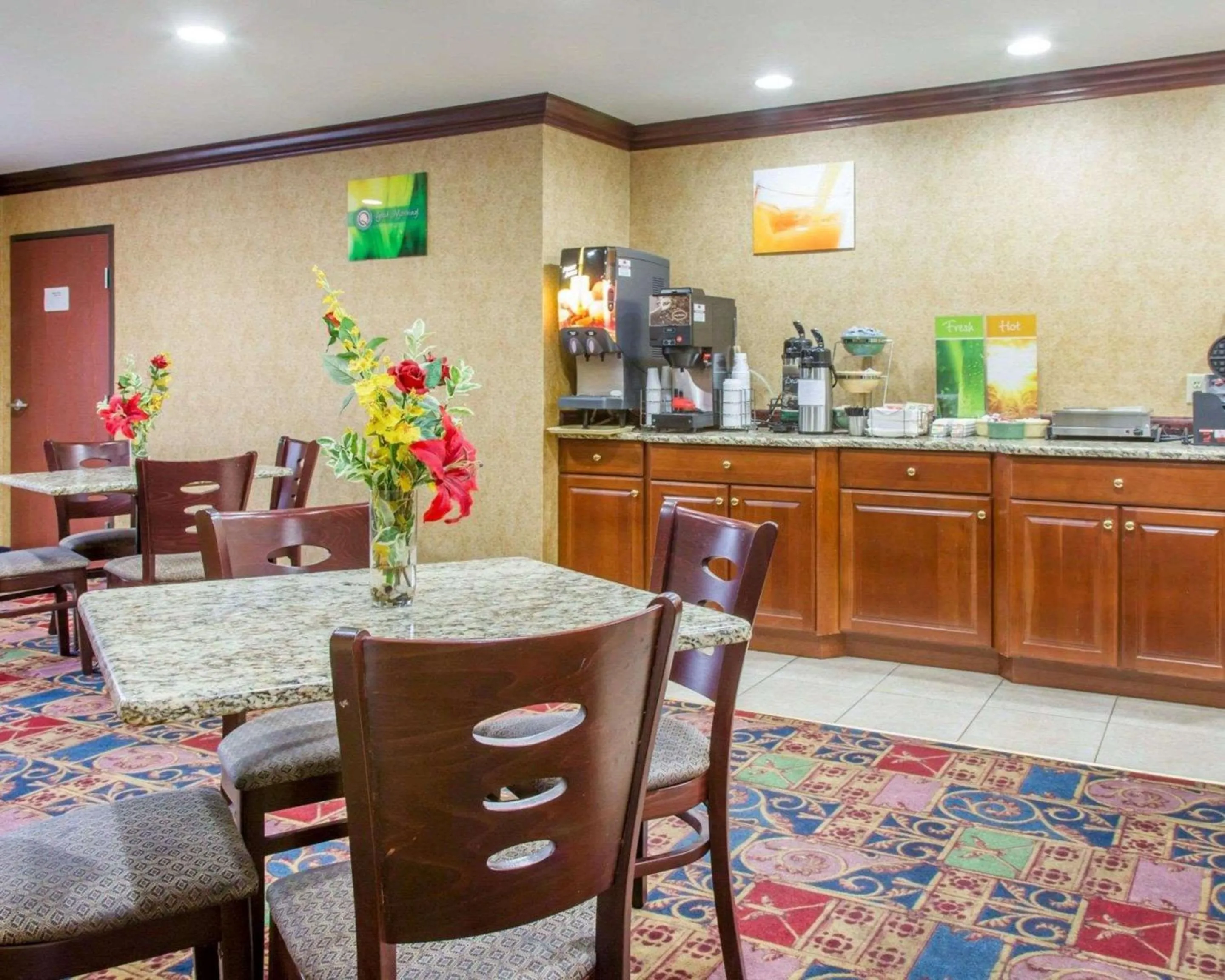 Restaurant/places to eat in Quality Inn & Suites