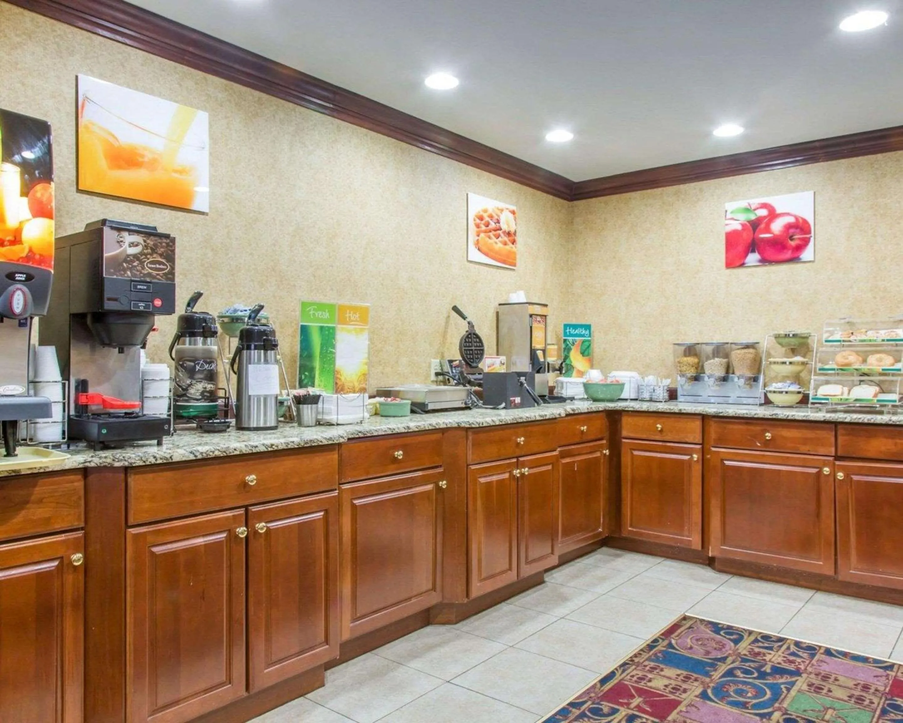 Restaurant/places to eat in Quality Inn & Suites