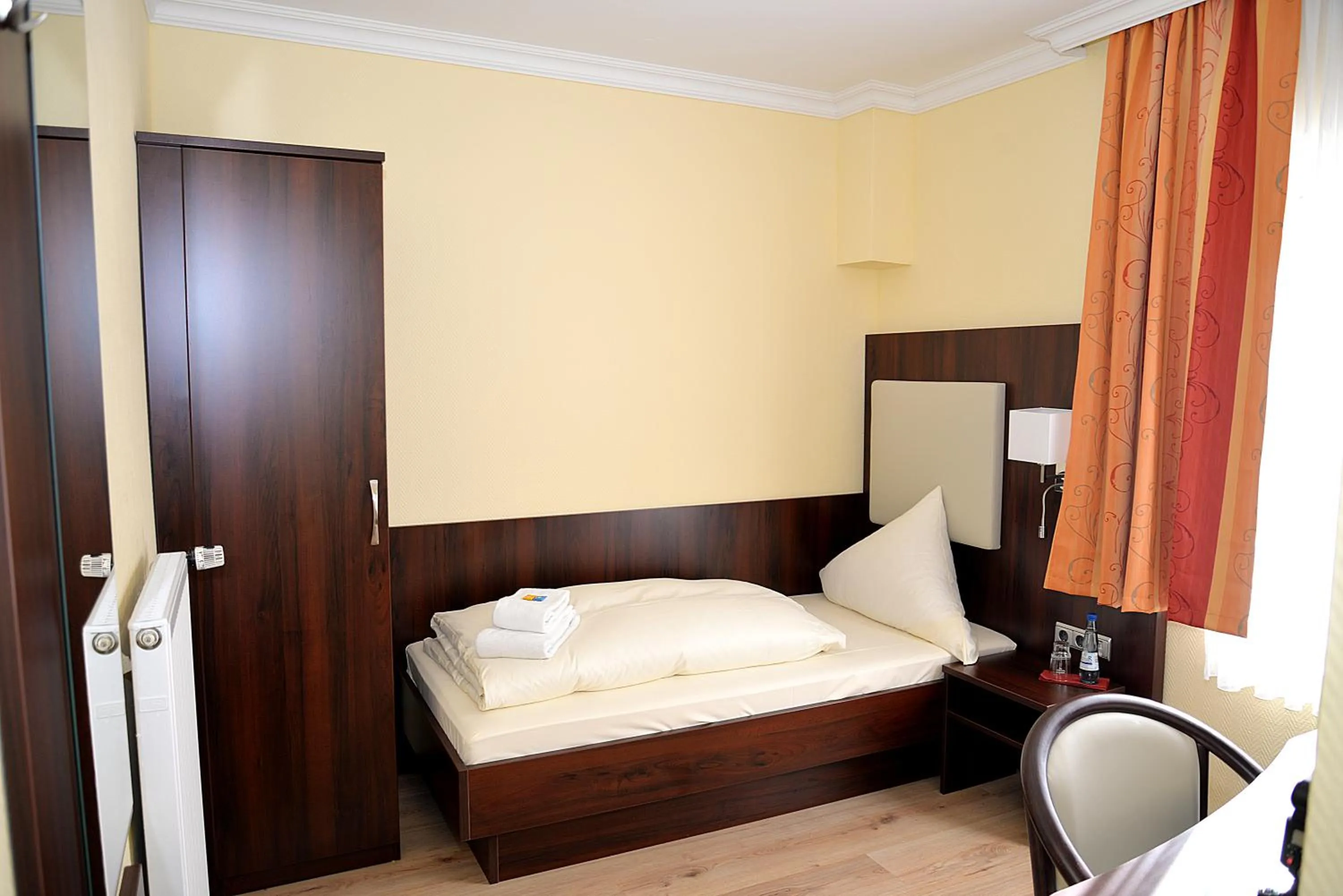 Bed in Hotel Neugrabener Hof