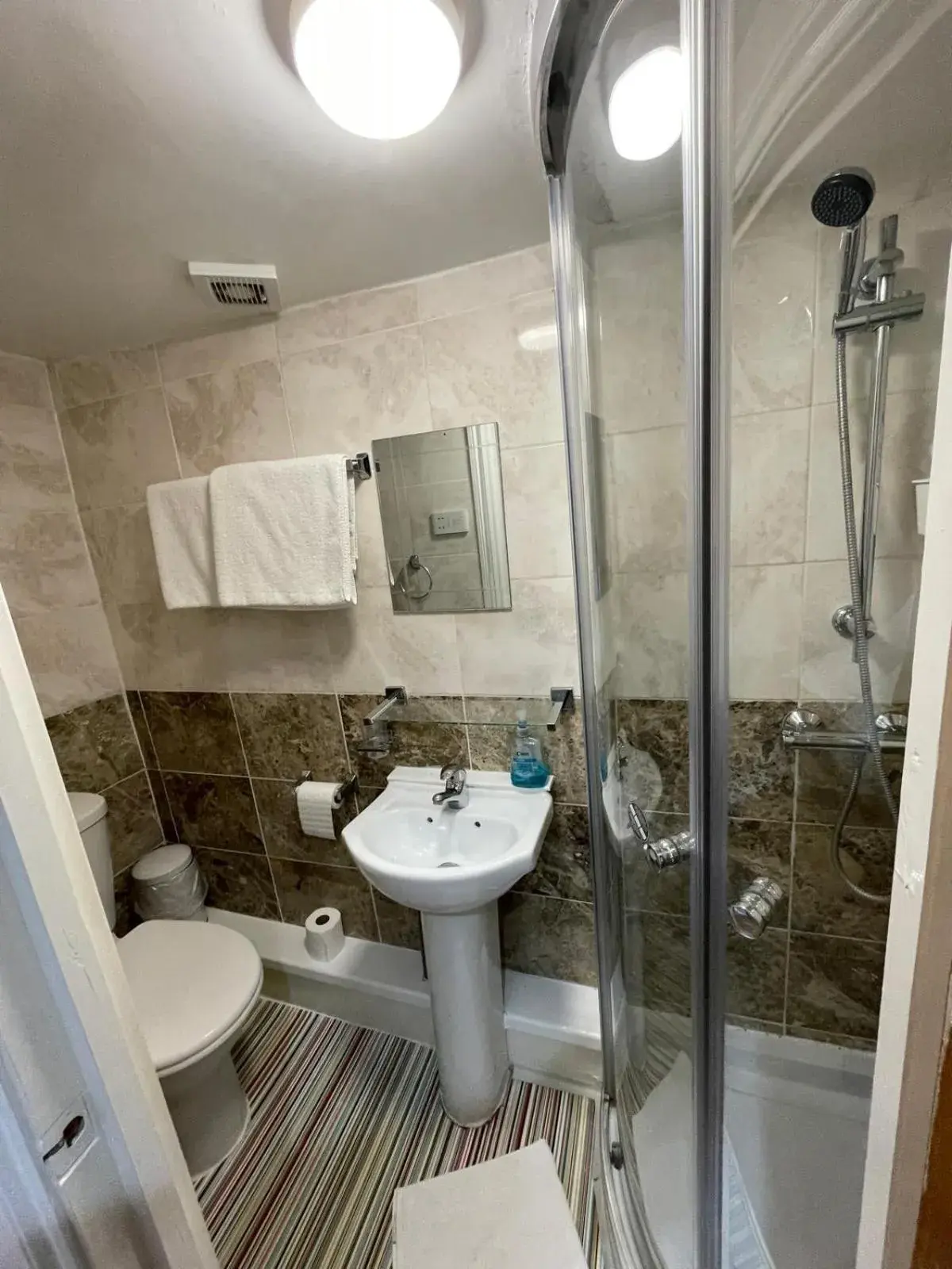 Double Room with Private Bathroom in Leman House Double Room with Private Bathroom in Leman House