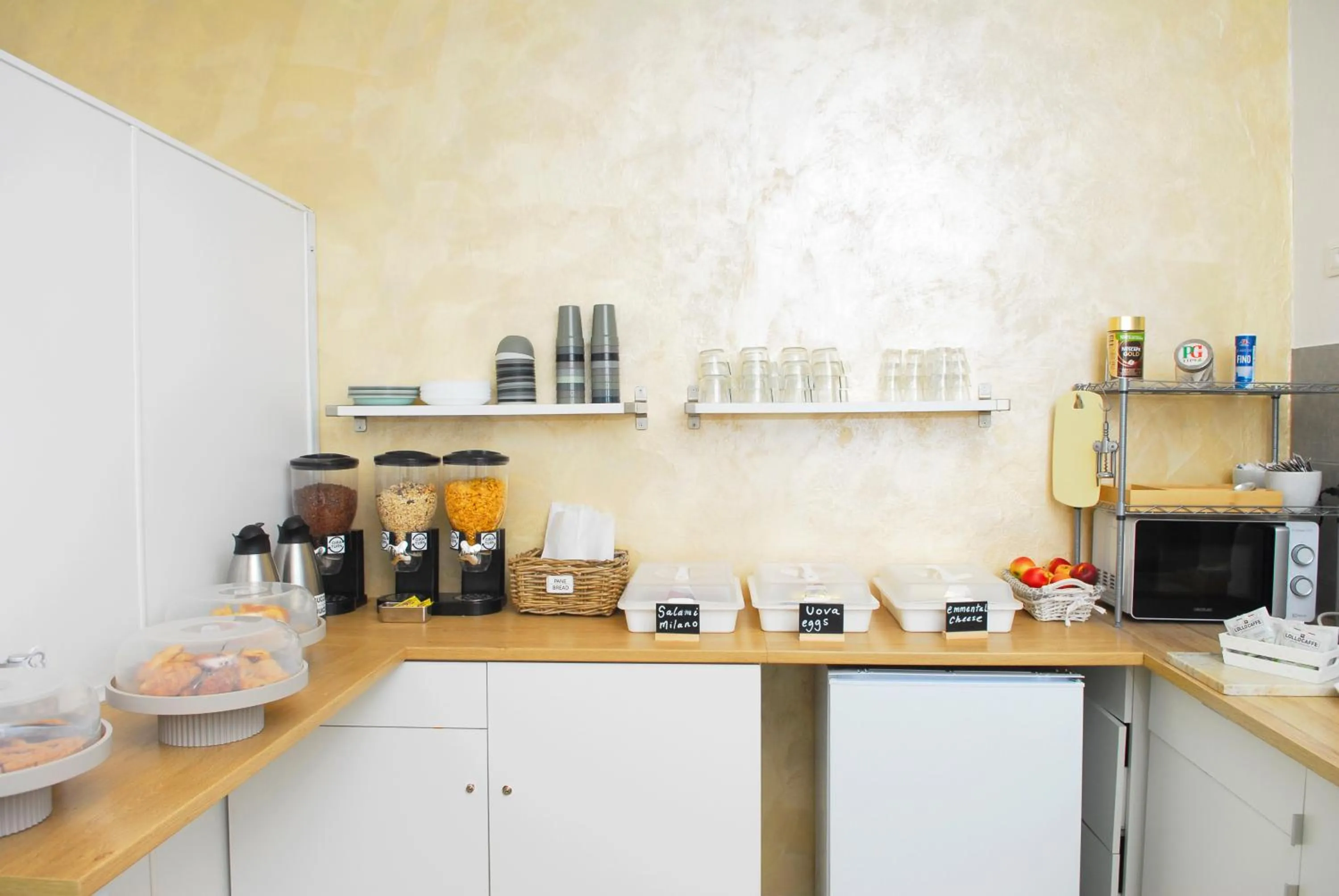 La Pergola Private Parking