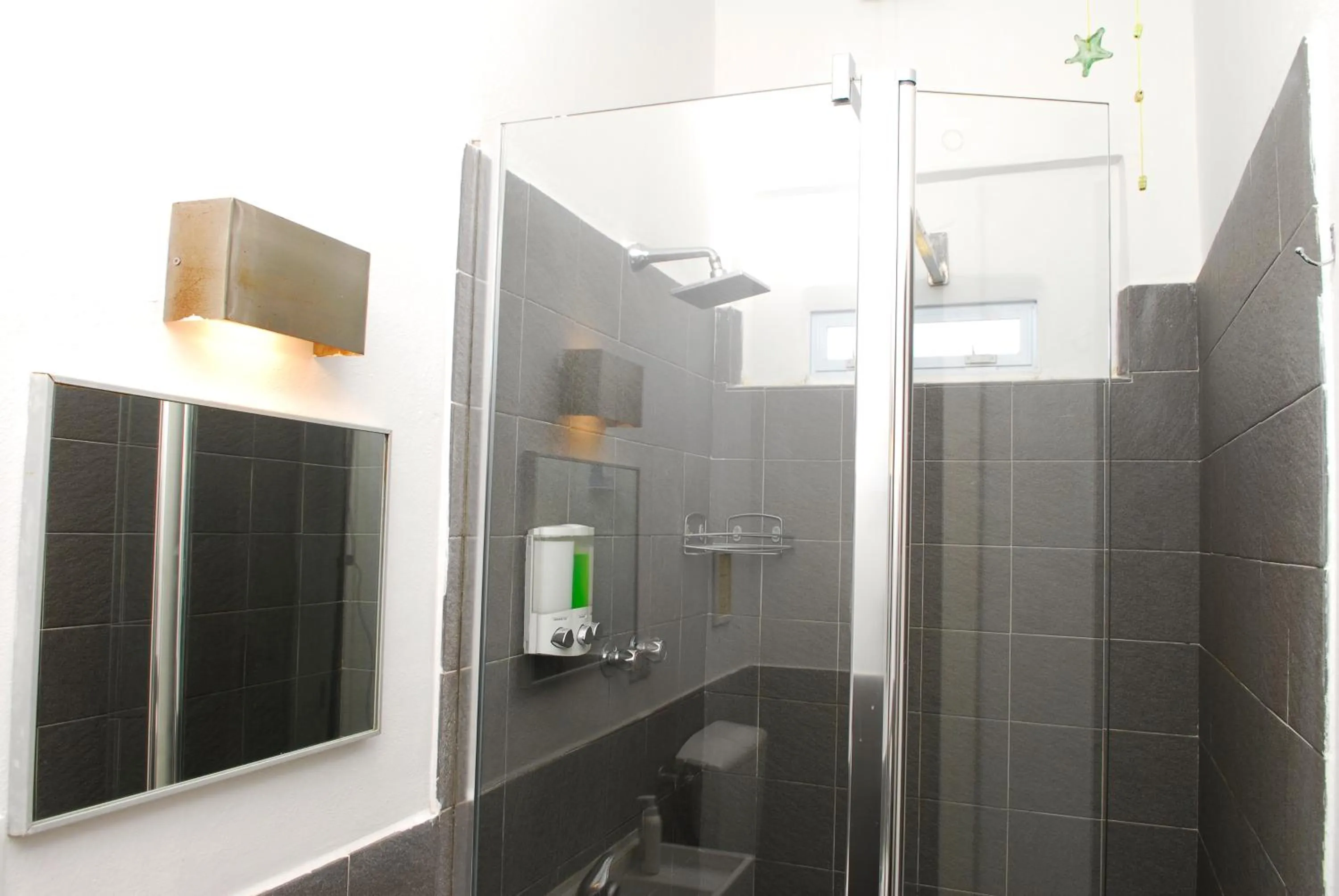 La Pergola Private Parking