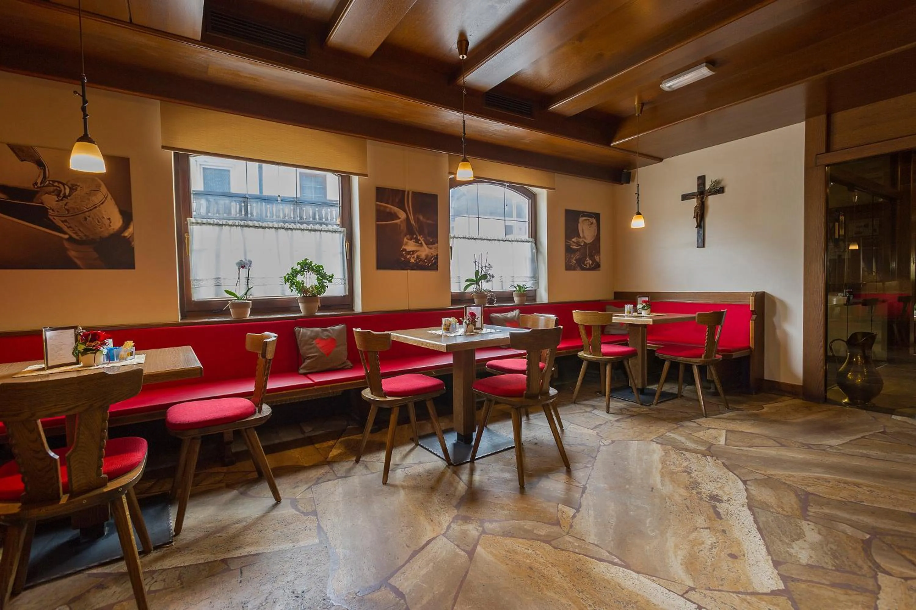 Restaurant/places to eat in Hotel Mondschein