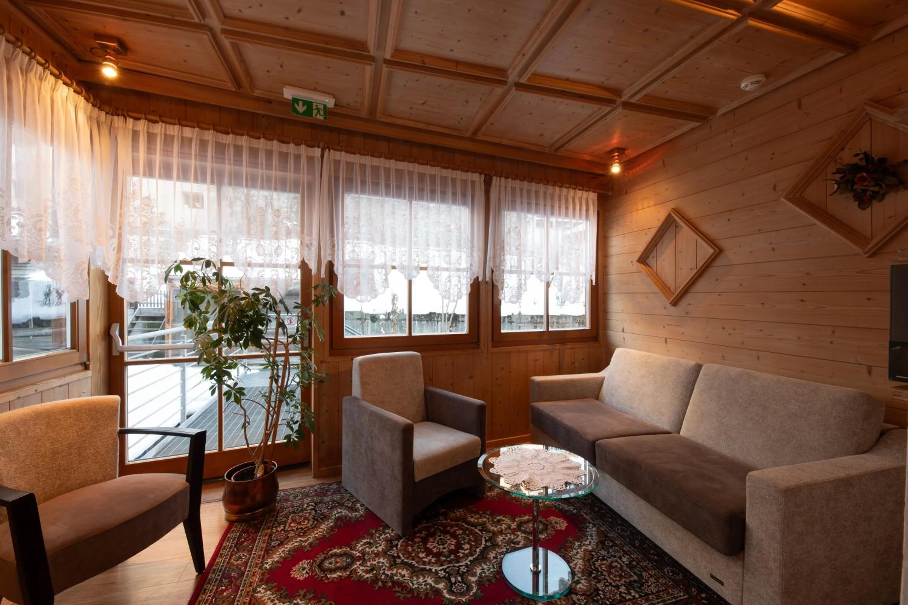 Communal lounge/ TV room in Hotel Mondschein