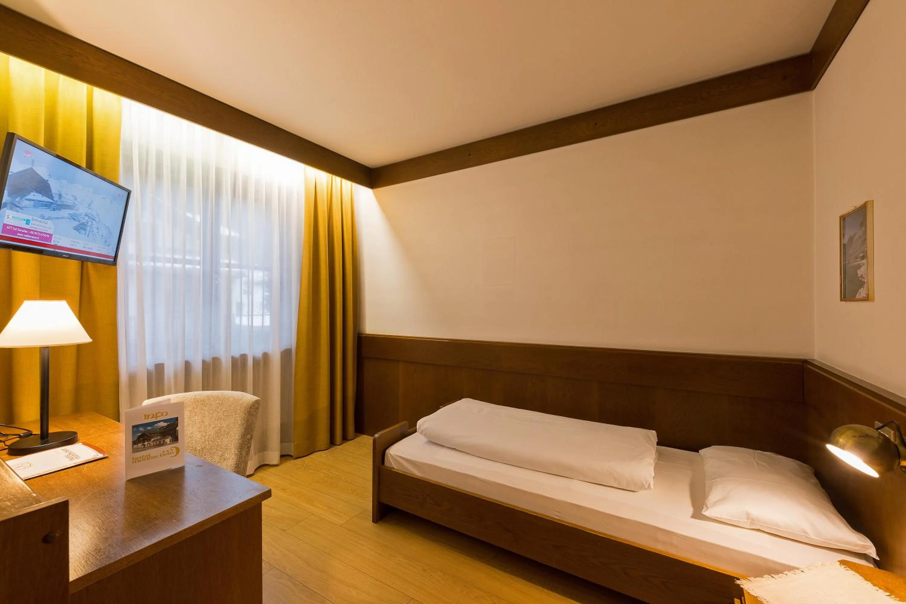 Photo of the whole room, Bed in Hotel Mondschein