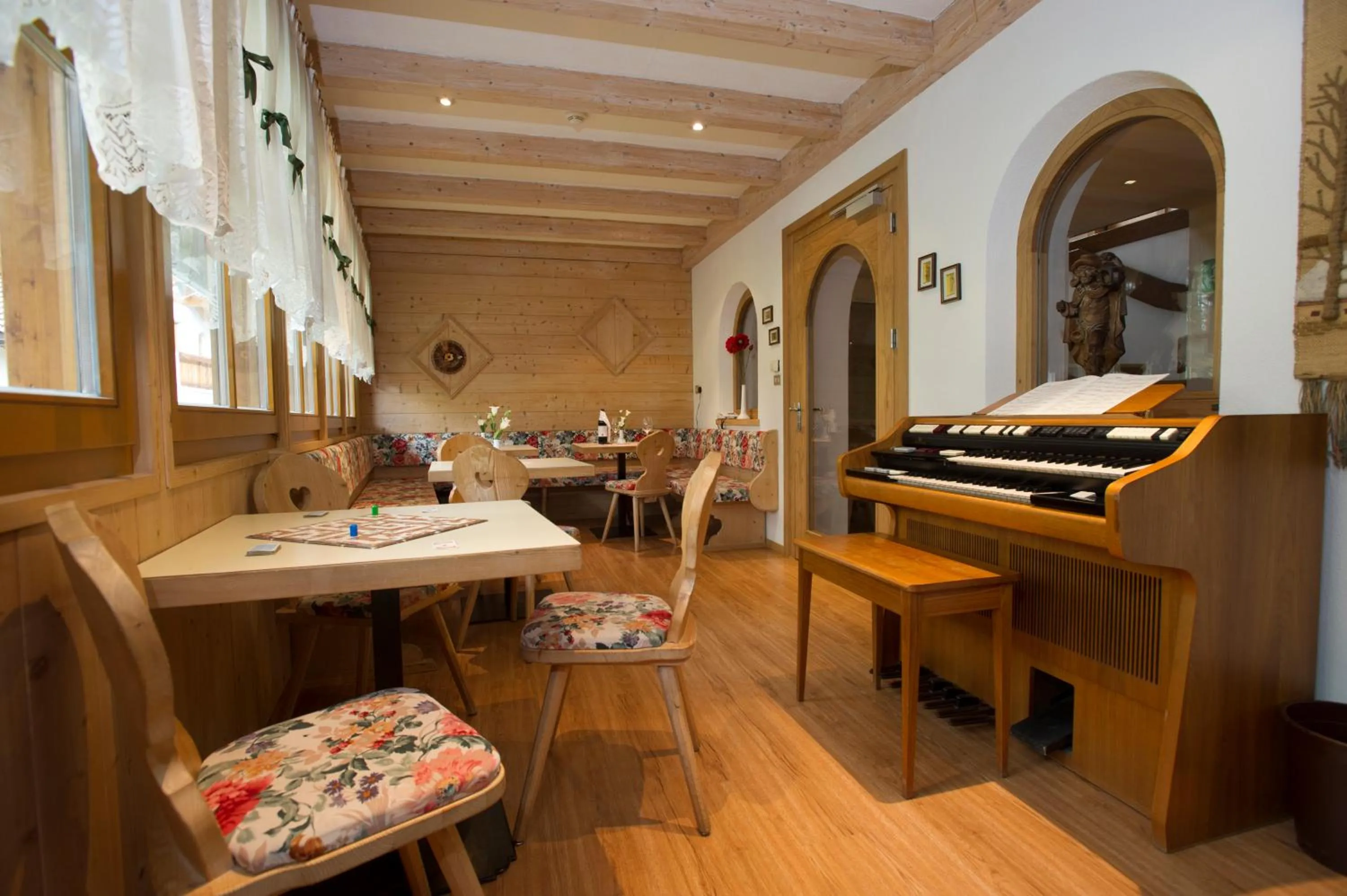 Communal lounge/ TV room in Hotel Mondschein