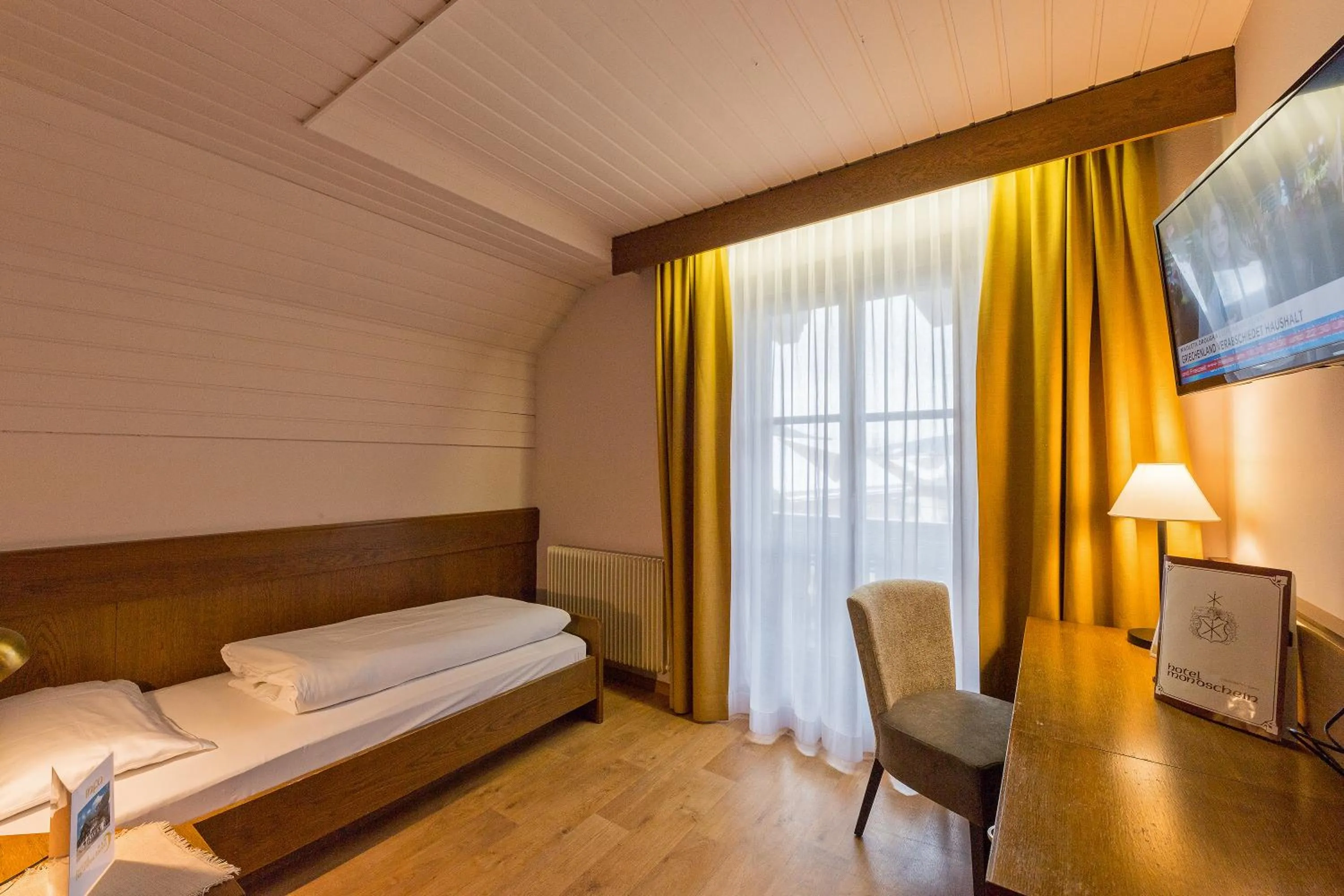 Photo of the whole room, Bed in Hotel Mondschein