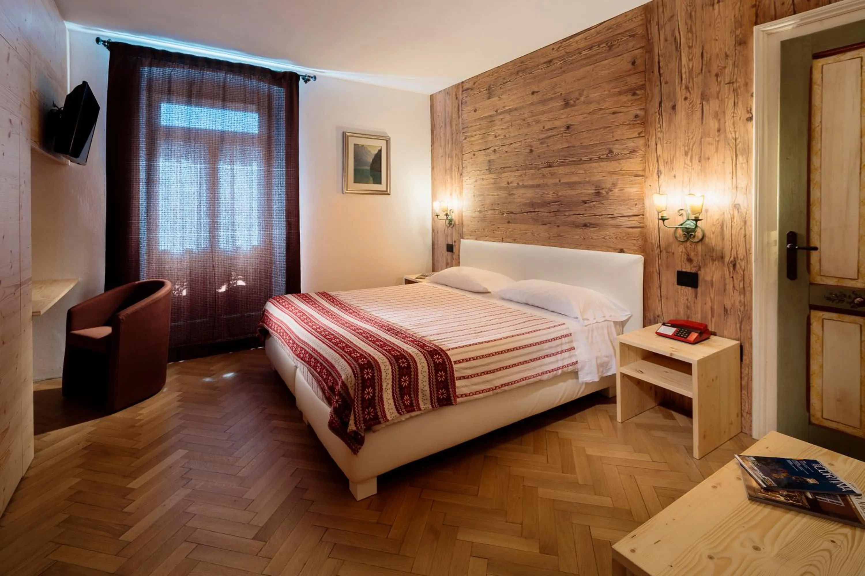 Photo of the whole room, Bed in Hotel Corona