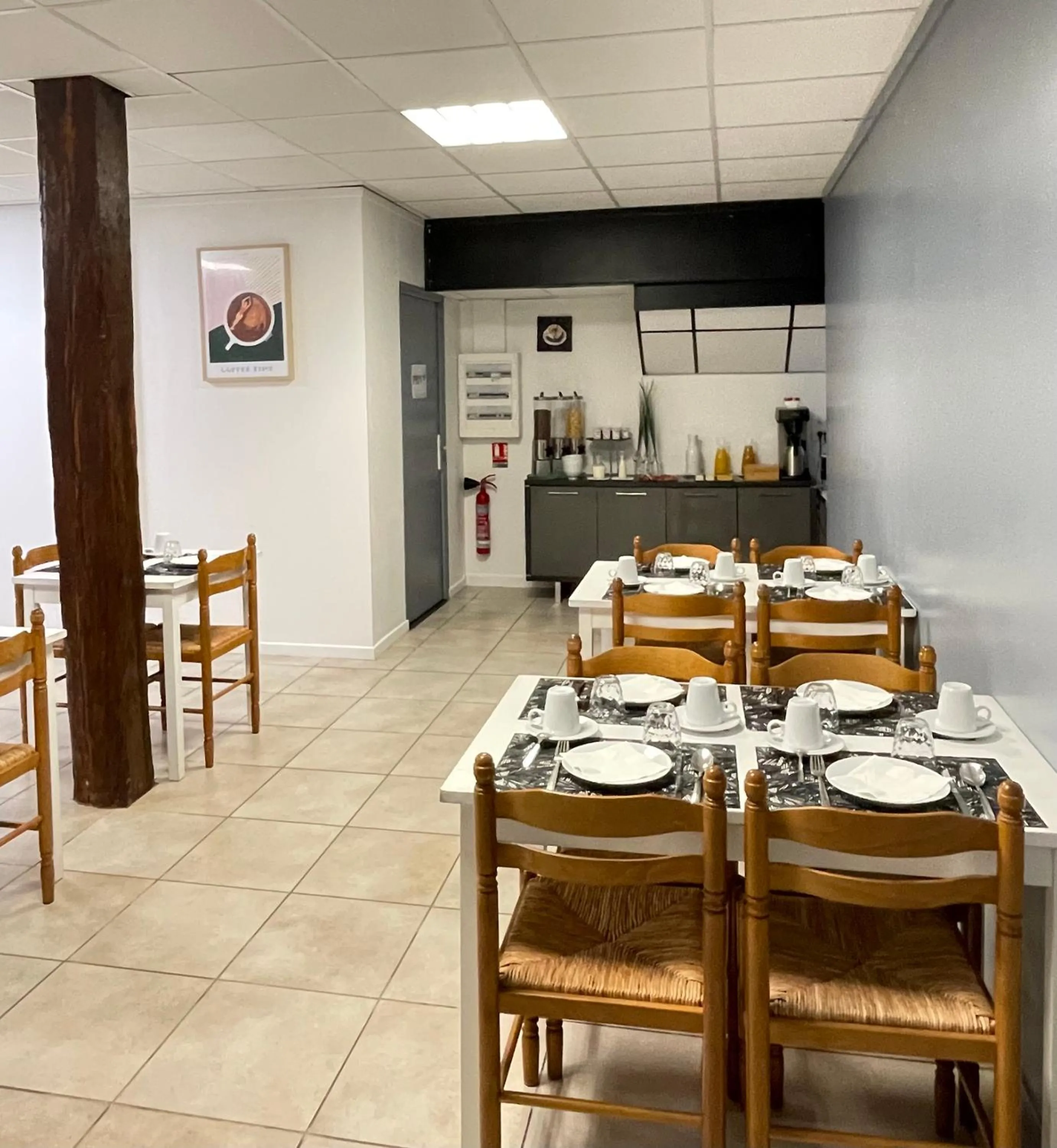 Breakfast in Hôtel Némo Aéroport de Pau