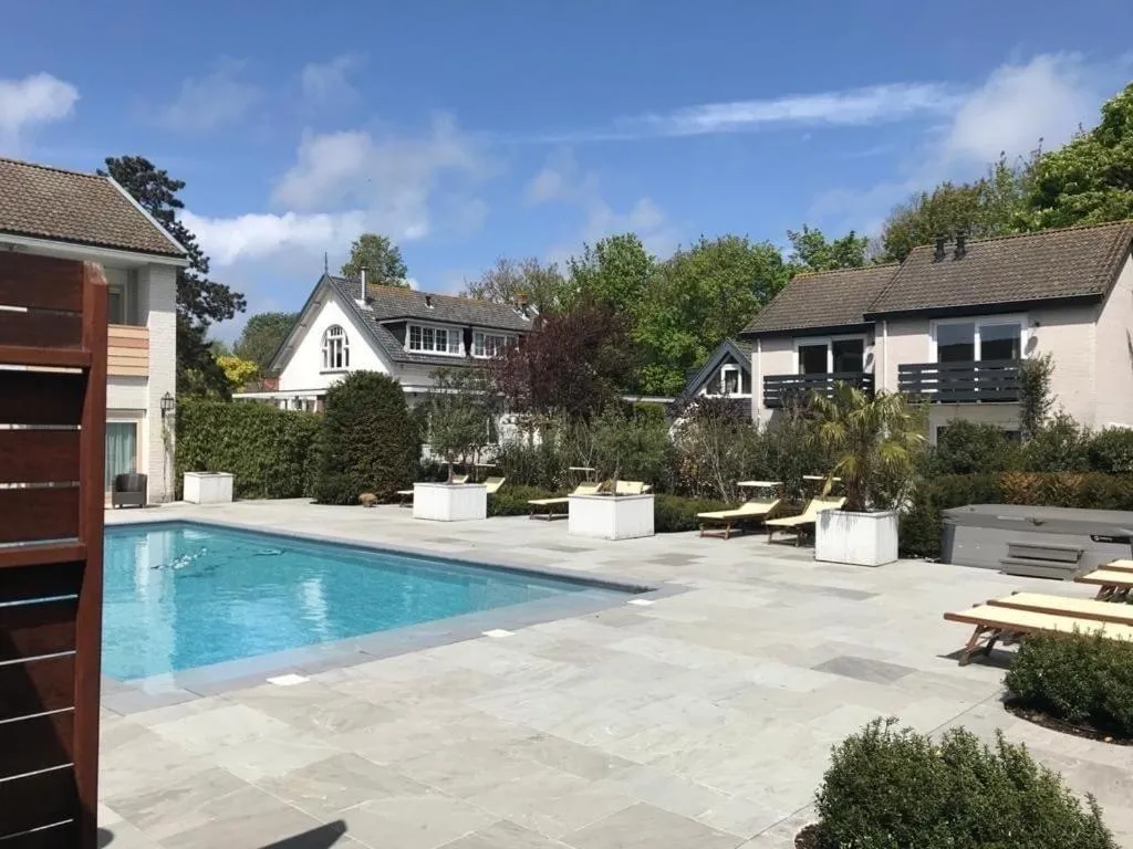 Swimming pool in Villa Westerduin