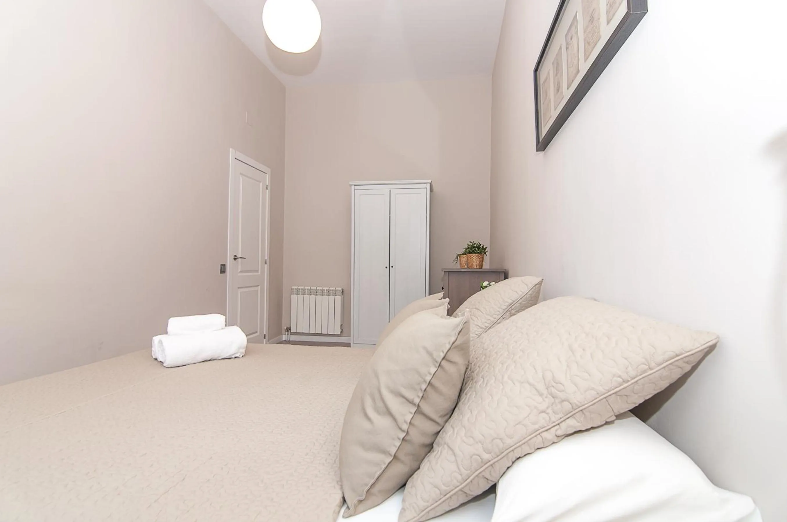 Bedroom, Bed in Weflating Ramblas