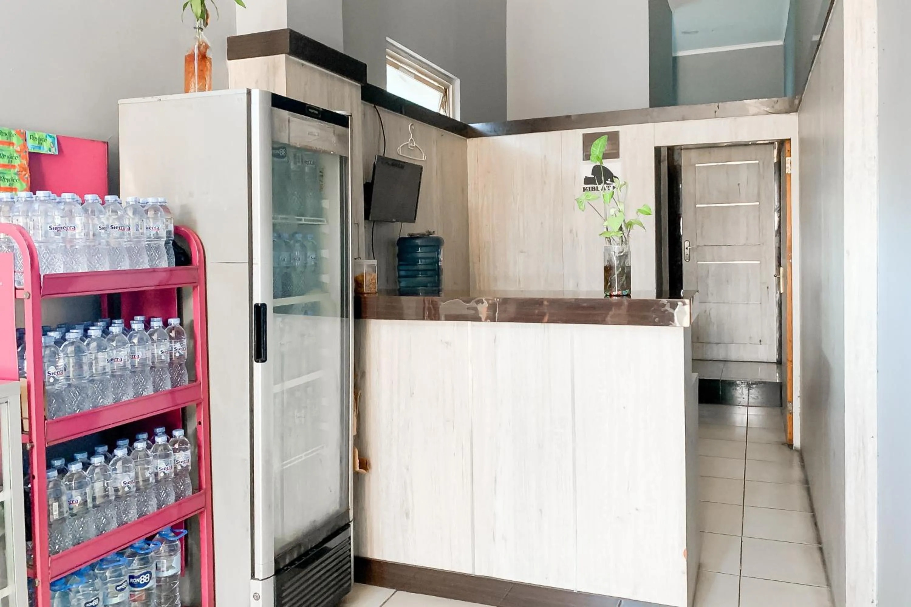 Lobby or reception in Karins Guesthouse Syariah RedPartner