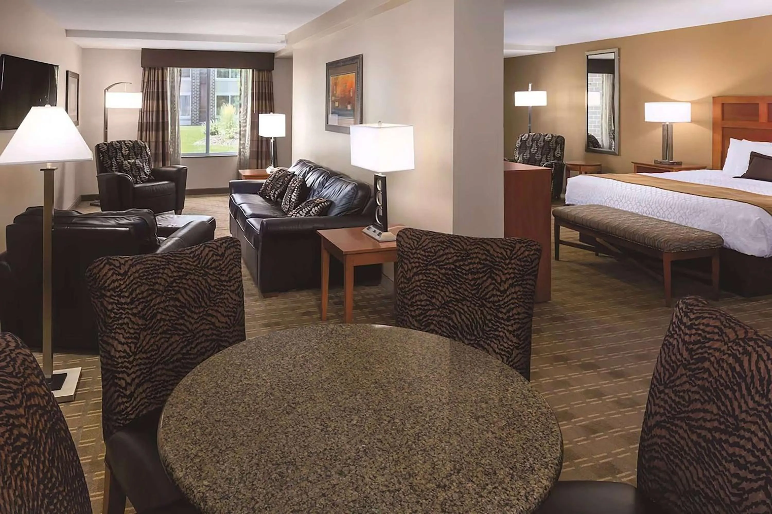 Photo of the whole room, Bed in Wyndham Bloomington - Mall of America