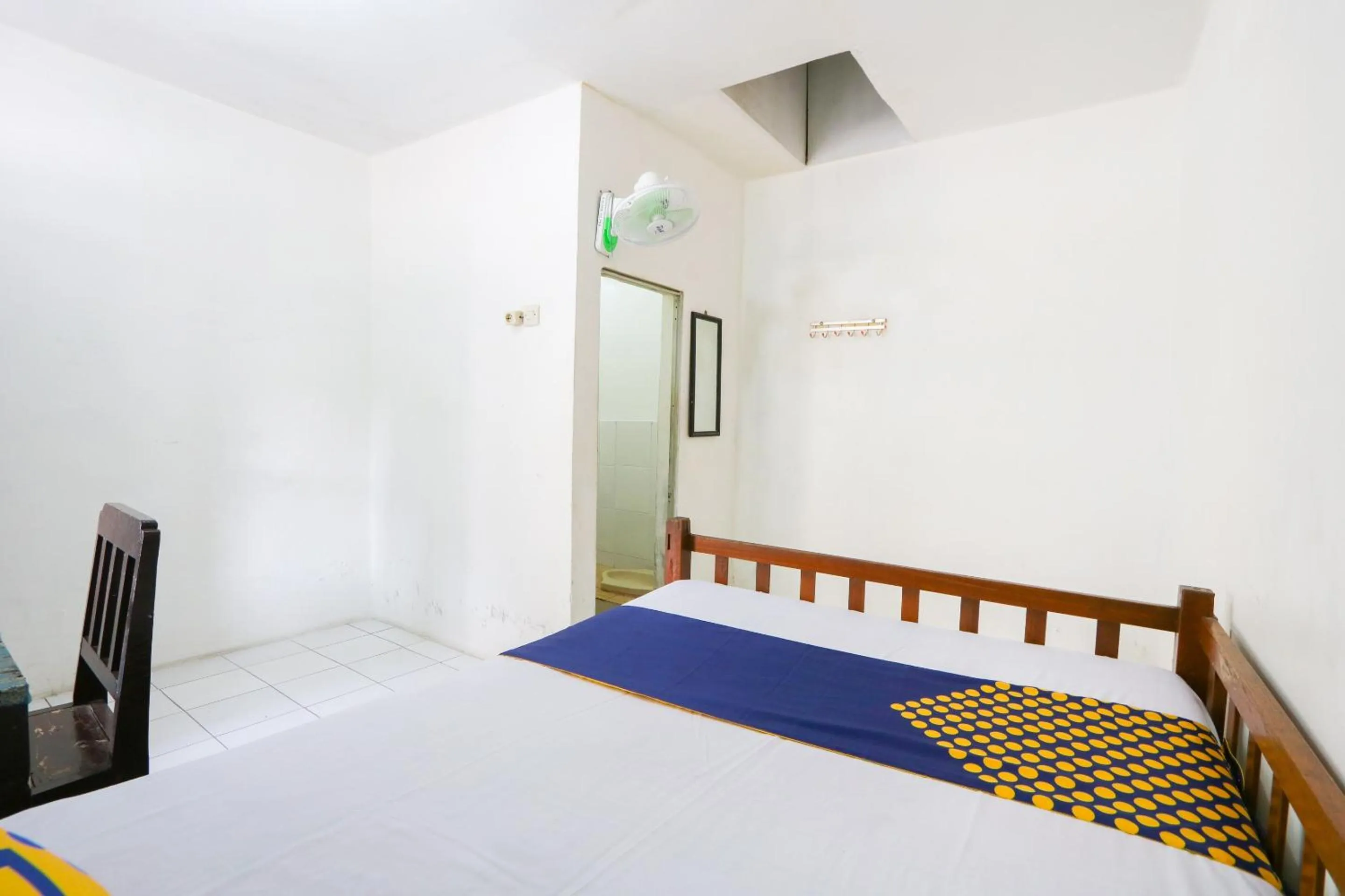 Bedroom in SPOT ON 2422 Hotel Moga Sari