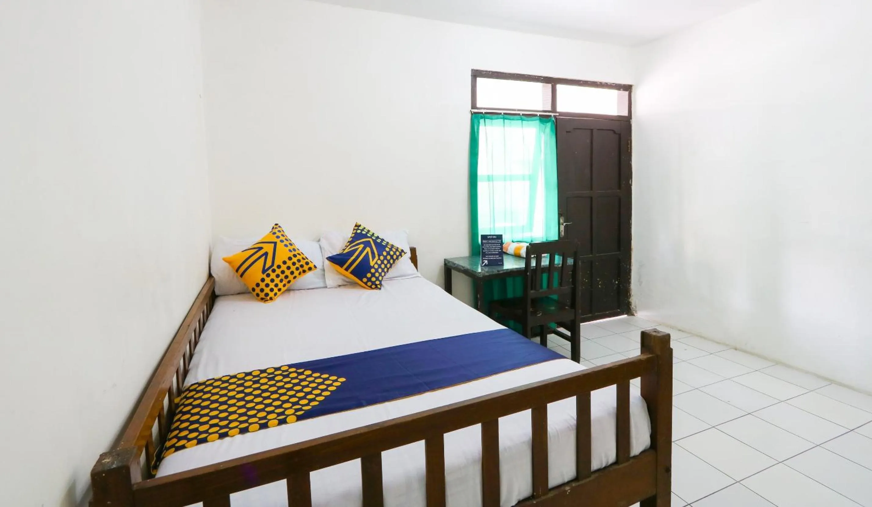 Bedroom in SPOT ON 2422 Hotel Moga Sari