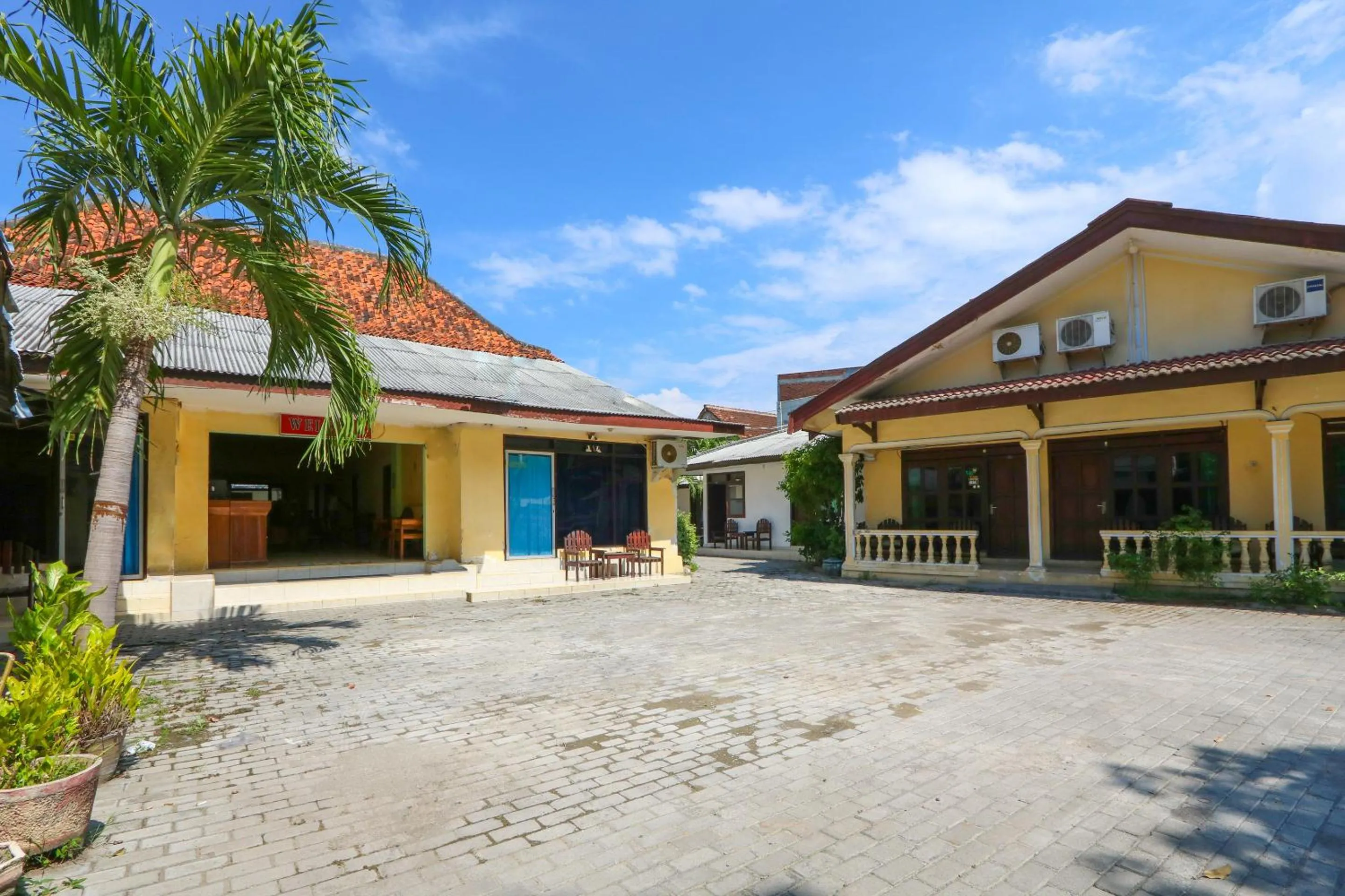 SPOT ON 2422 Hotel Moga Sari