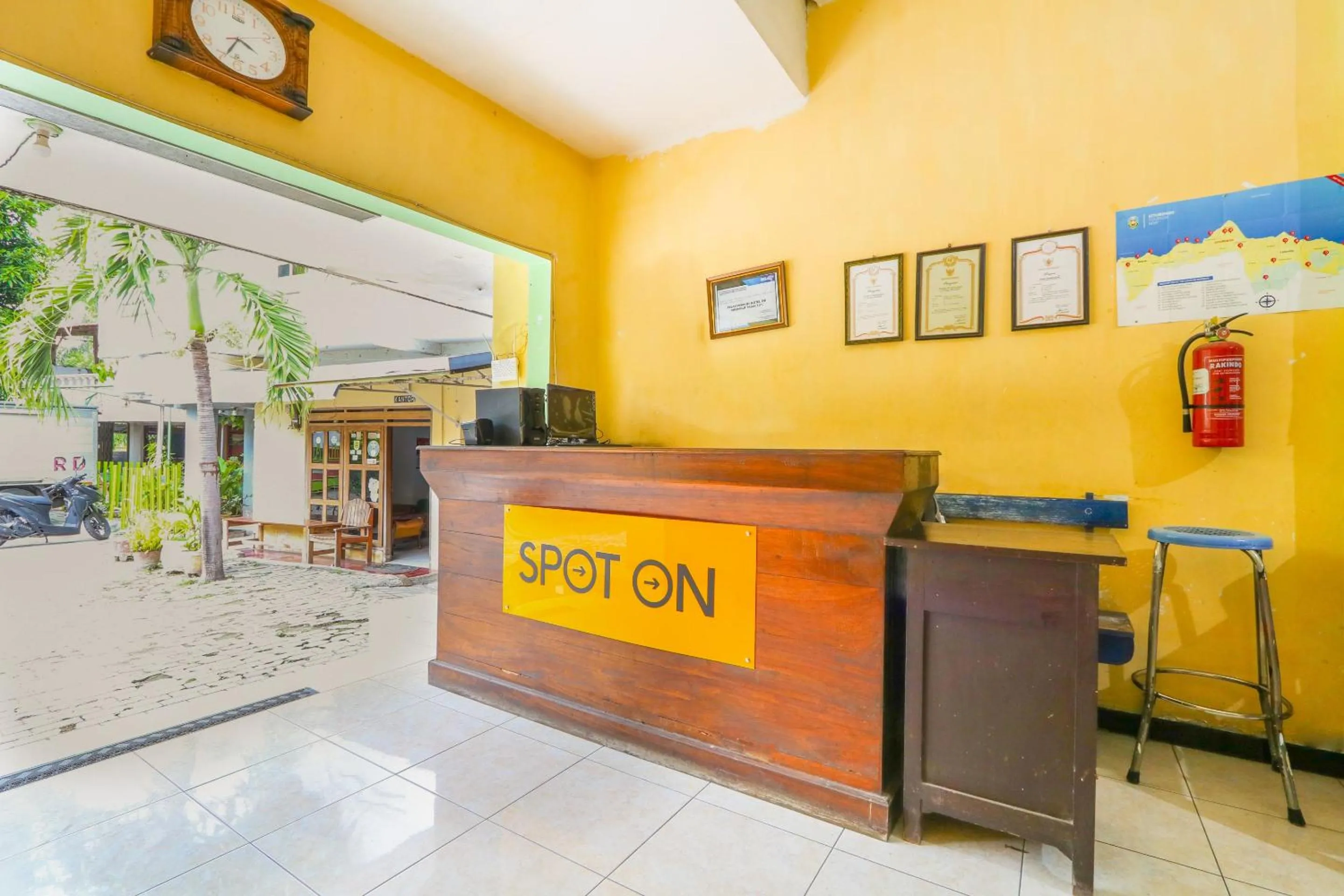 Lobby or reception in SPOT ON 2422 Hotel Moga Sari