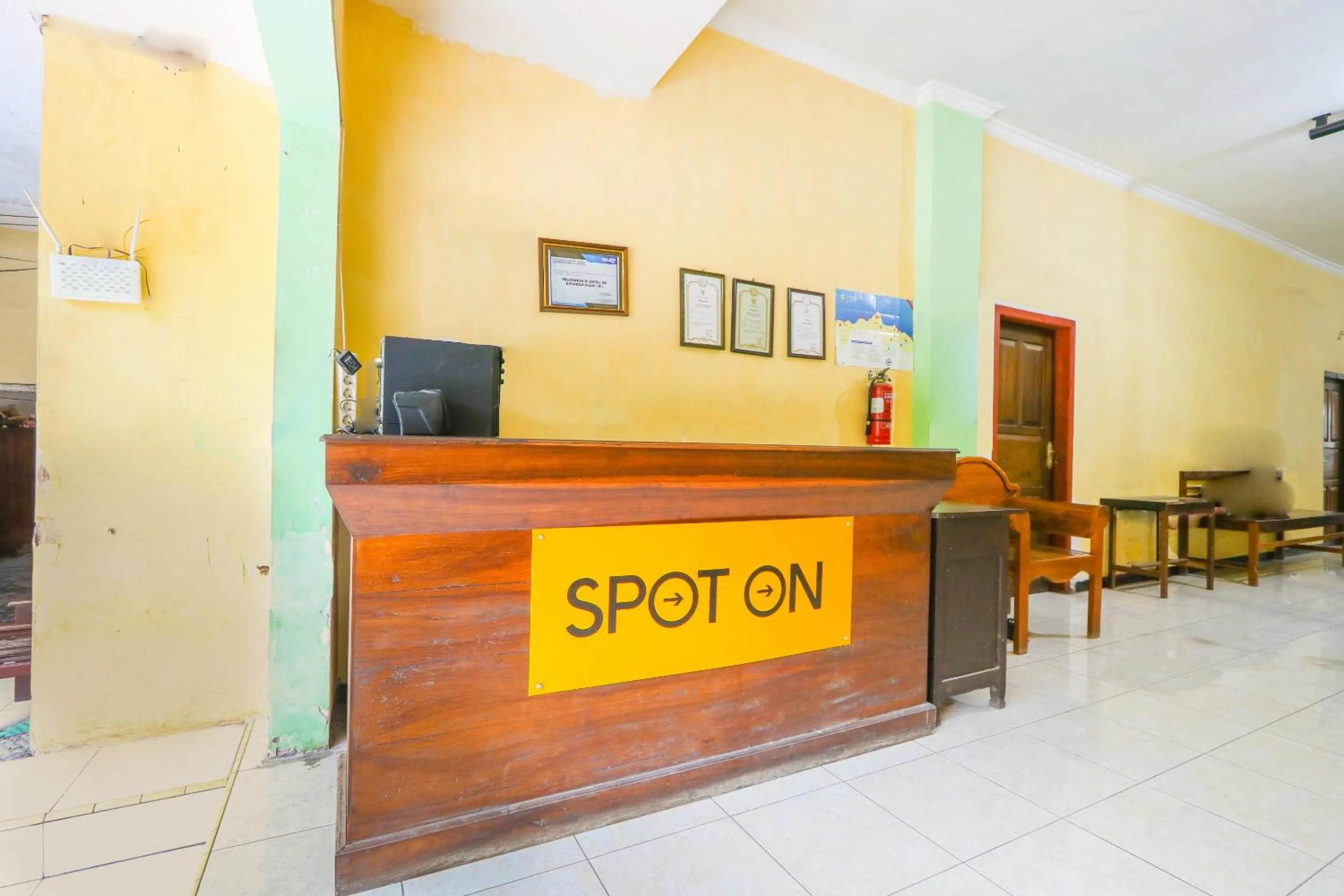 Lobby or reception in SPOT ON 2422 Hotel Moga Sari