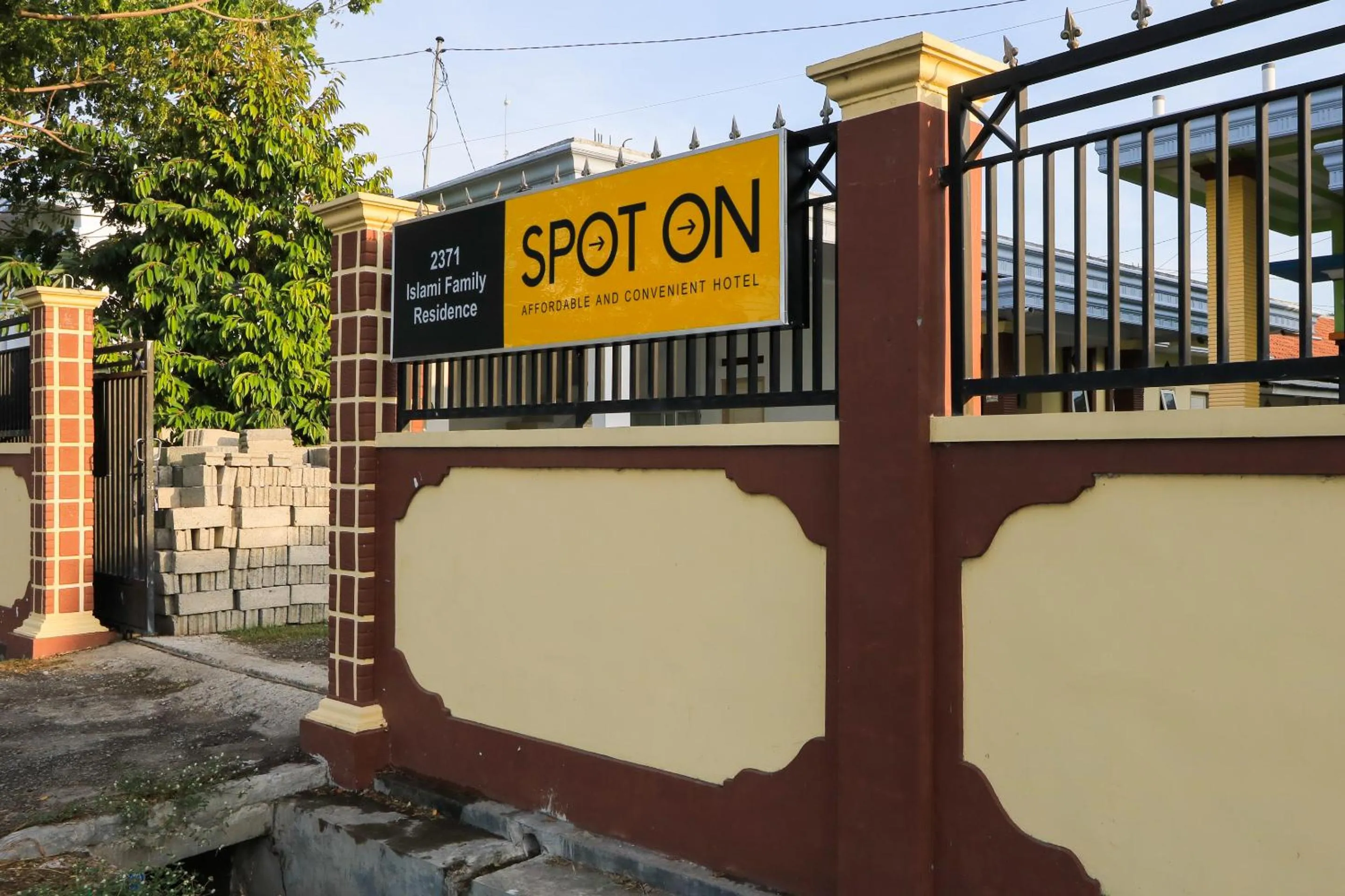 Property logo or sign in OYO 2371 Islami Family Residence