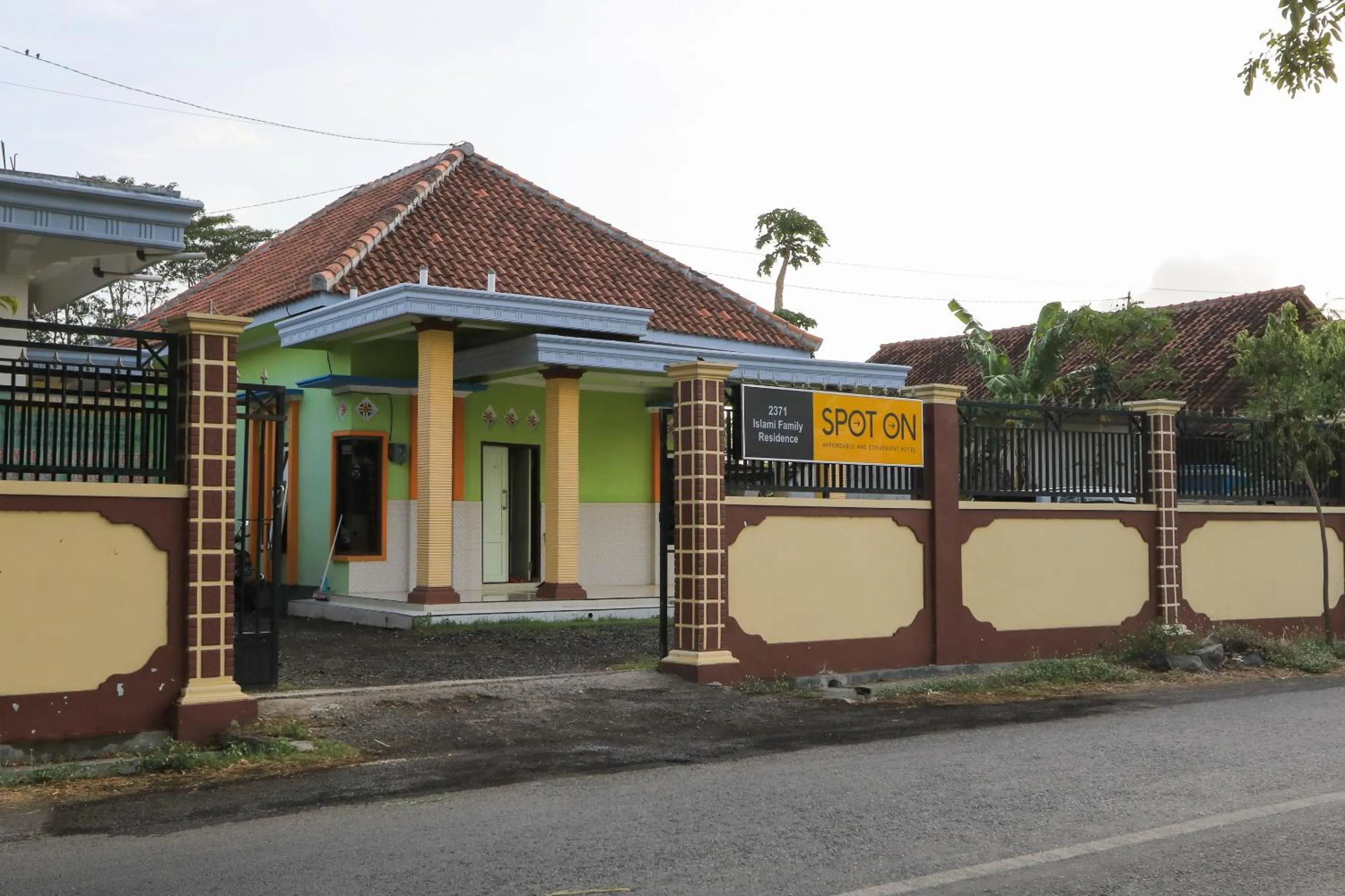 Property building in OYO 2371 Islami Family Residence