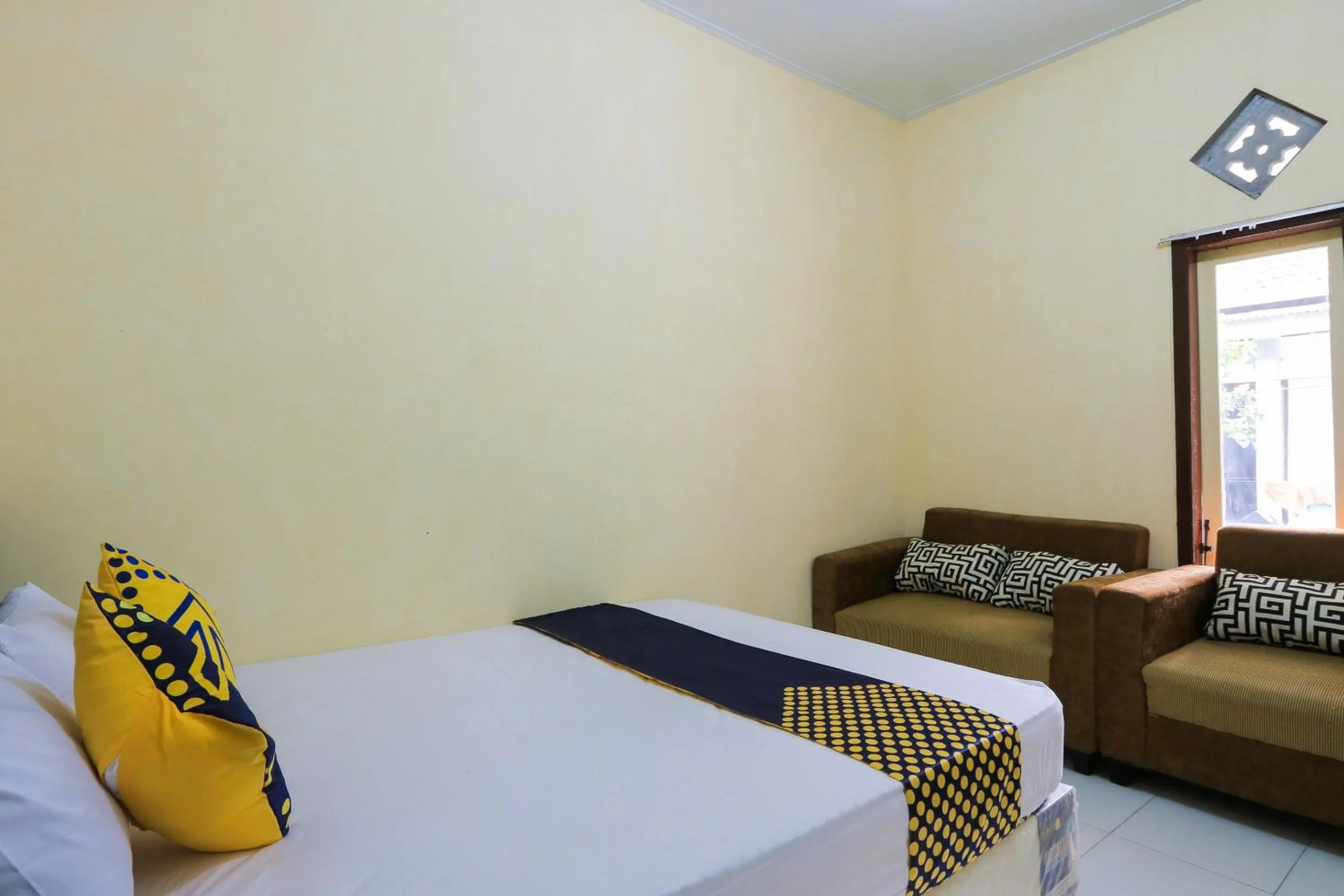 Bedroom, Bed in OYO 2371 Islami Family Residence