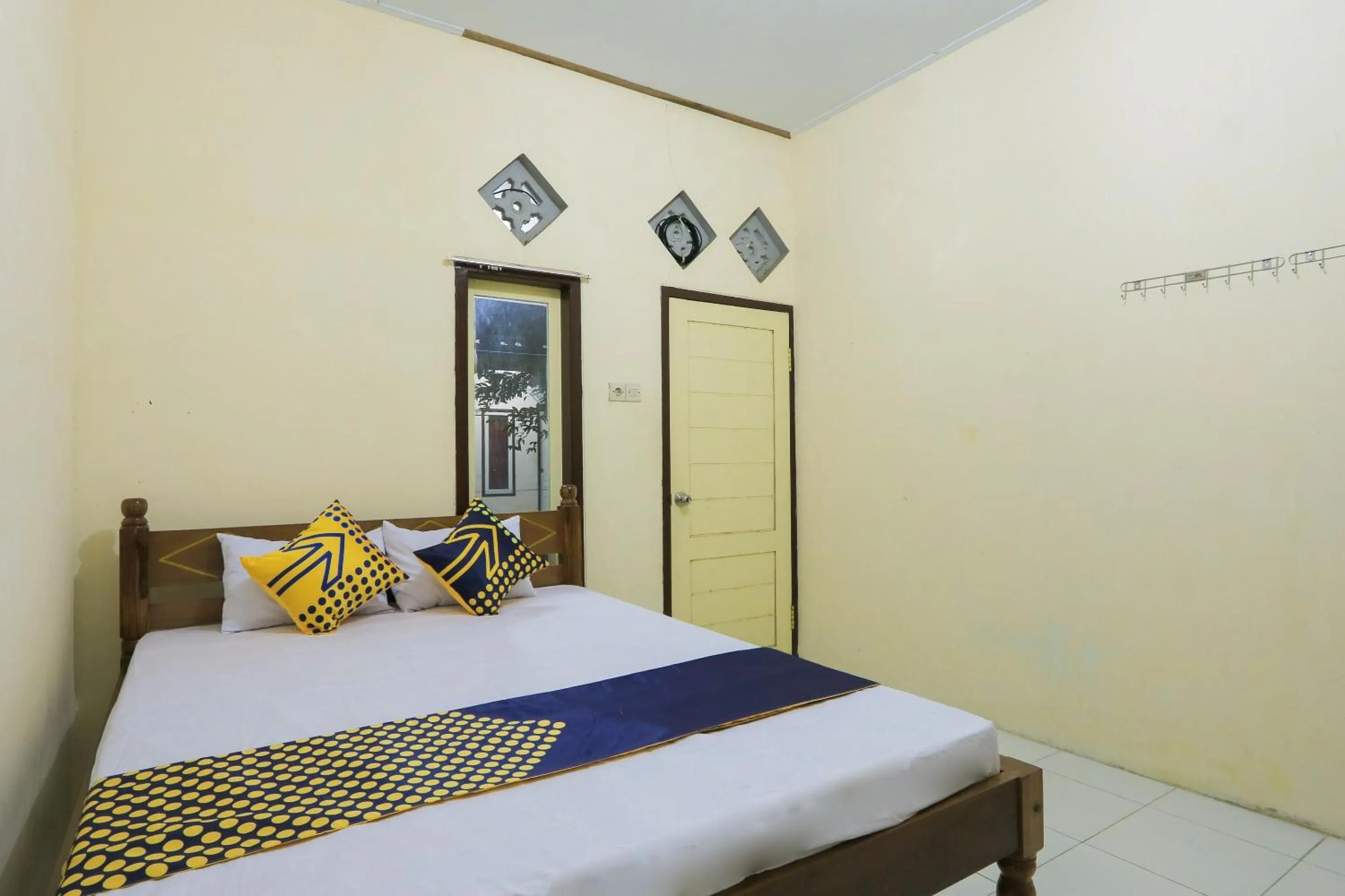 Bedroom, Bed in OYO 2371 Islami Family Residence