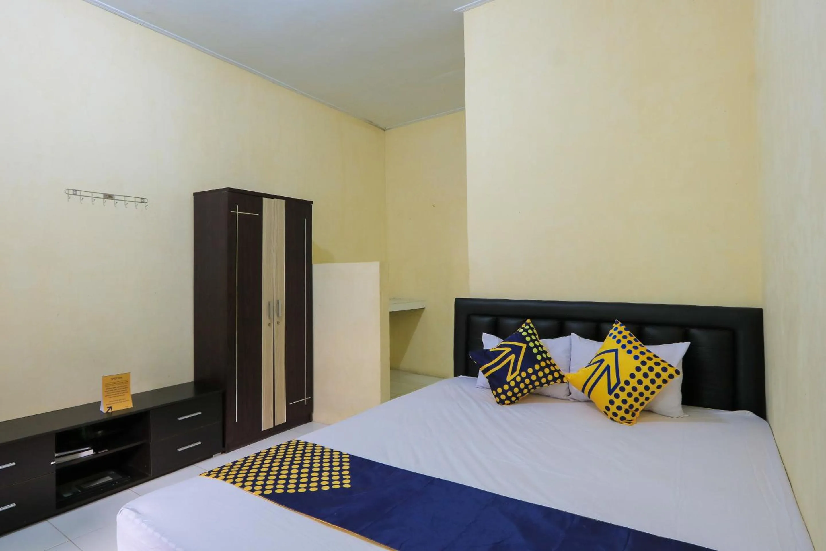 Bedroom, Bed in OYO 2371 Islami Family Residence