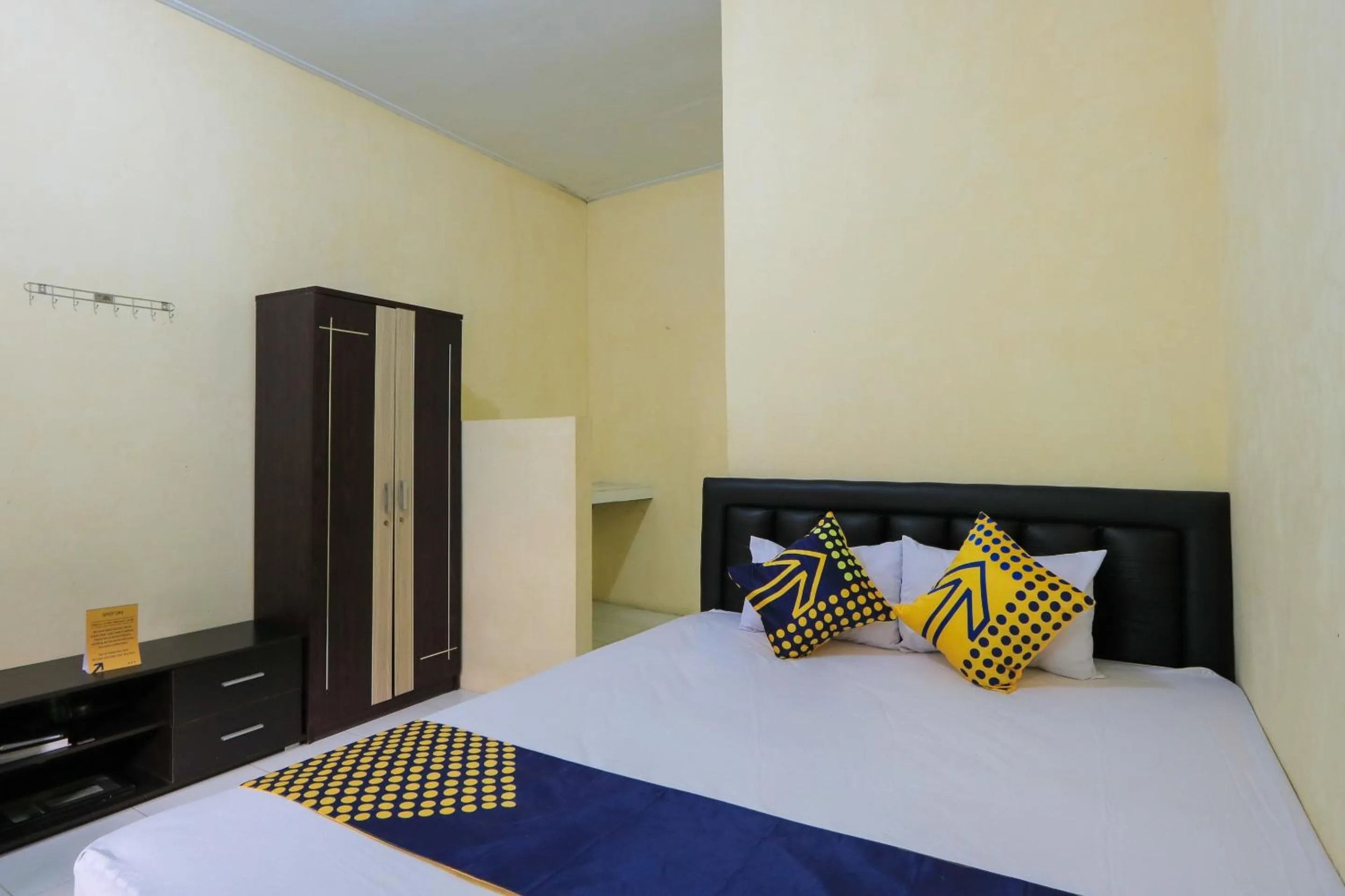 Bedroom, Bed in OYO 2371 Islami Family Residence