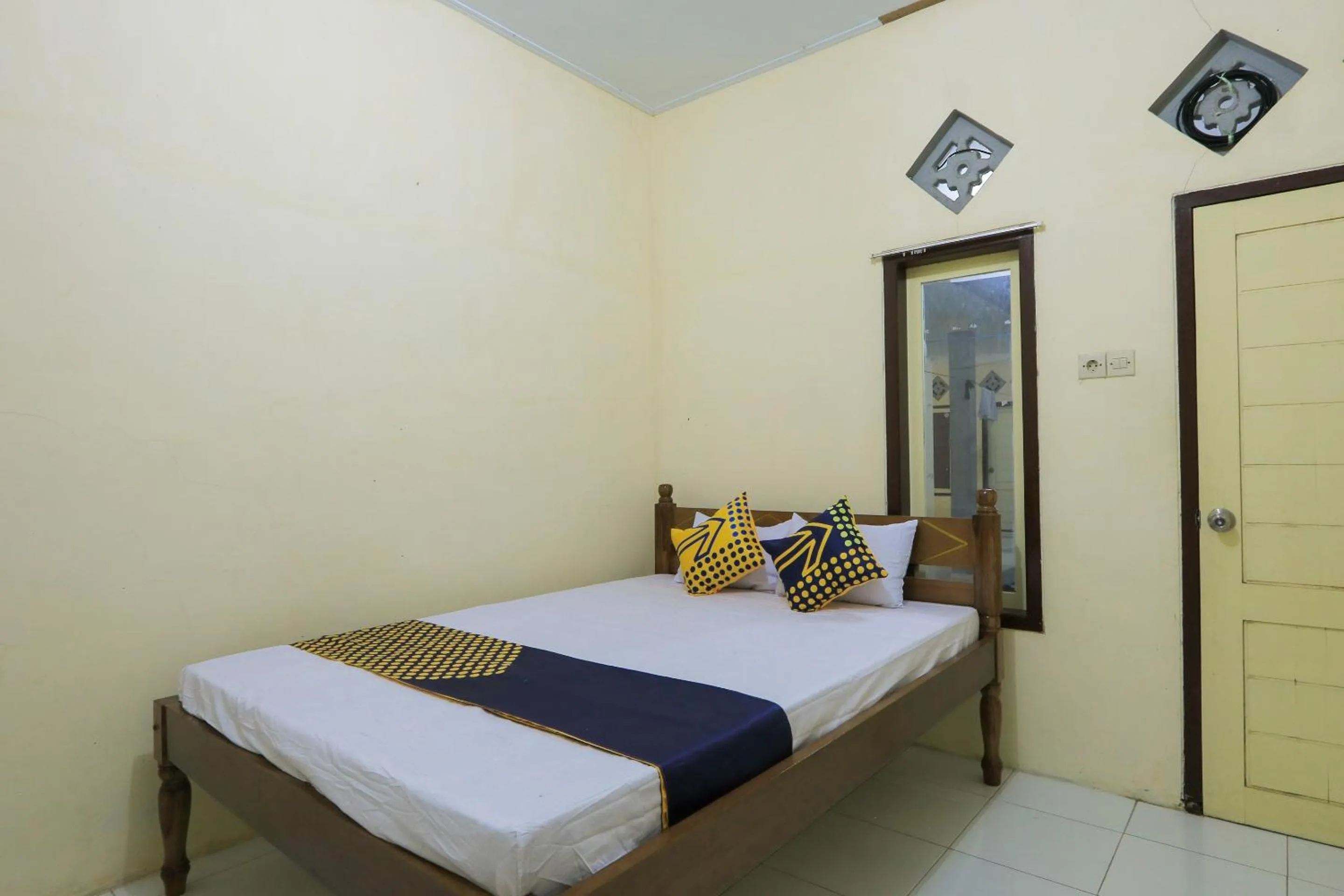 Bedroom, Bed in OYO 2371 Islami Family Residence