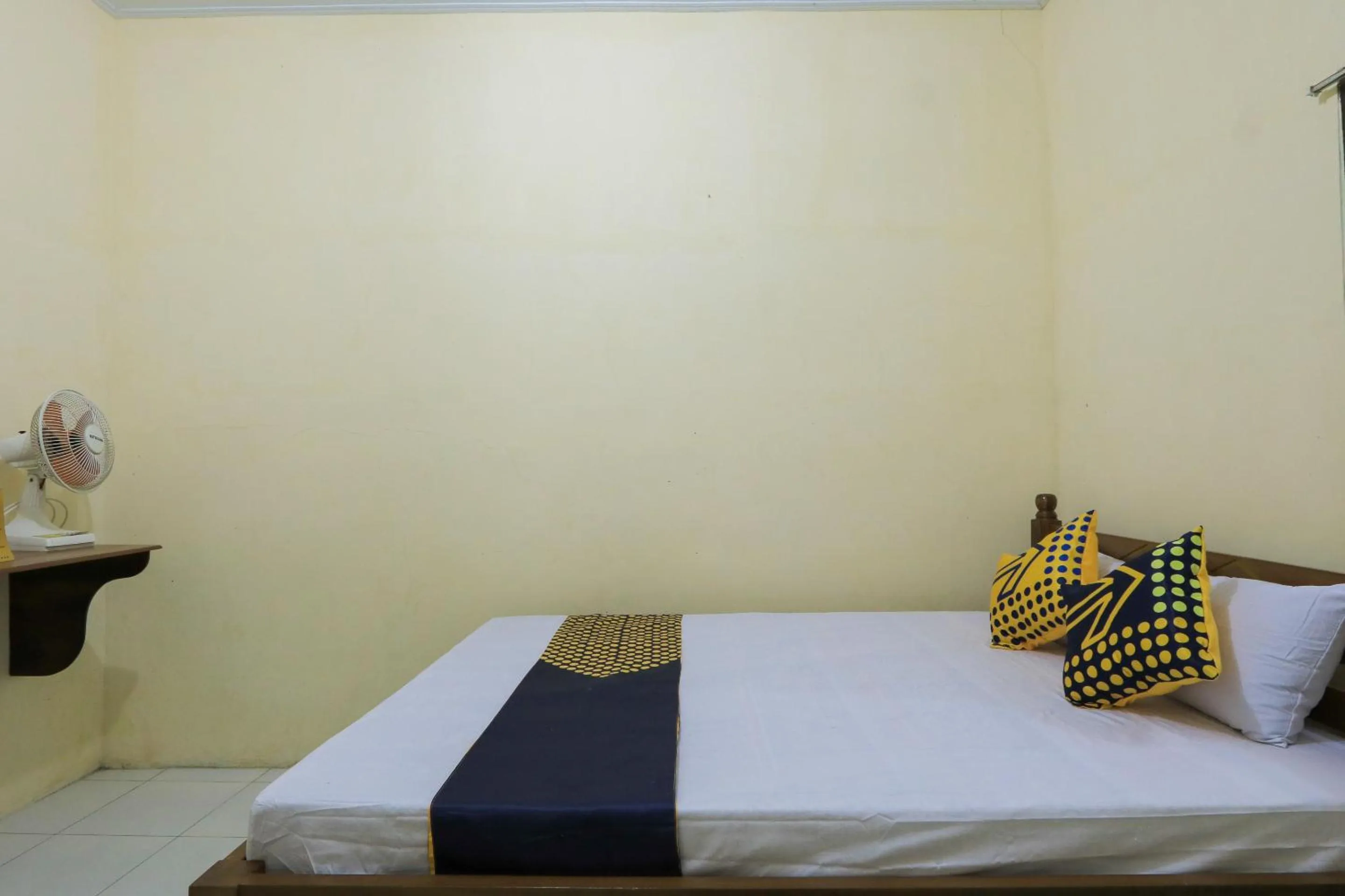 Bedroom, Bed in OYO 2371 Islami Family Residence