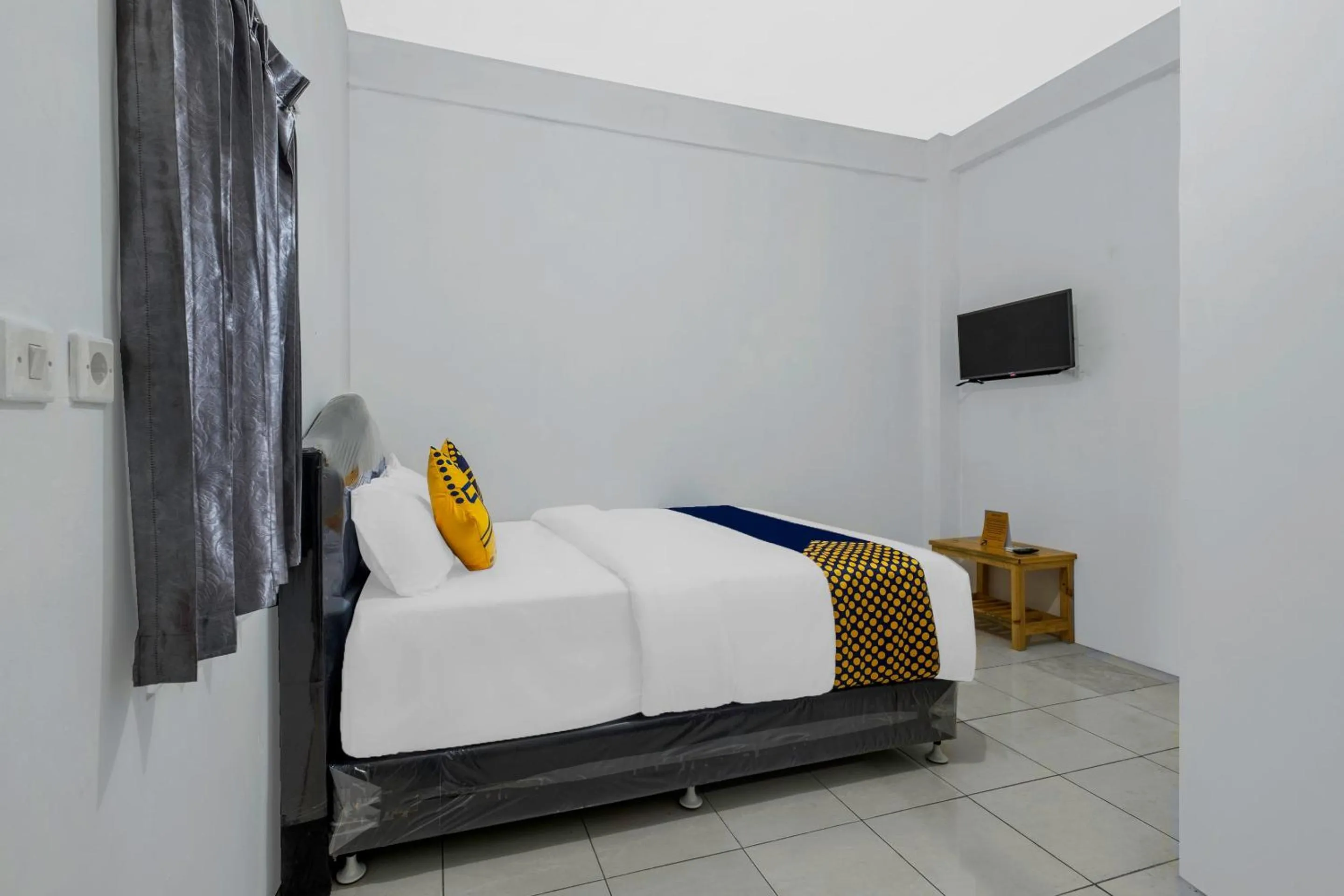 Bedroom, Bed in OYO Life 2412 Mandala Residence