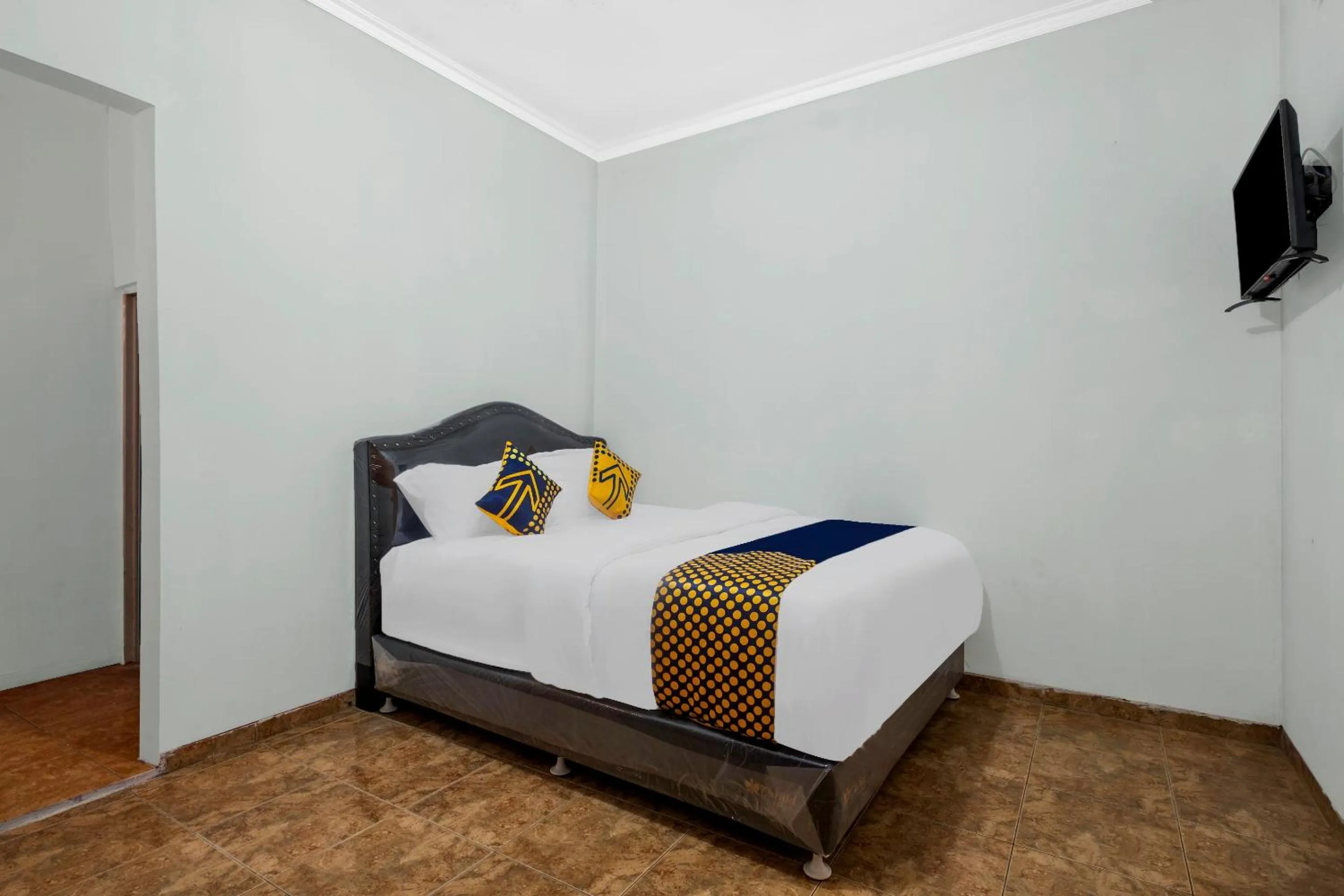 Bedroom, Bed in OYO Life 2412 Mandala Residence