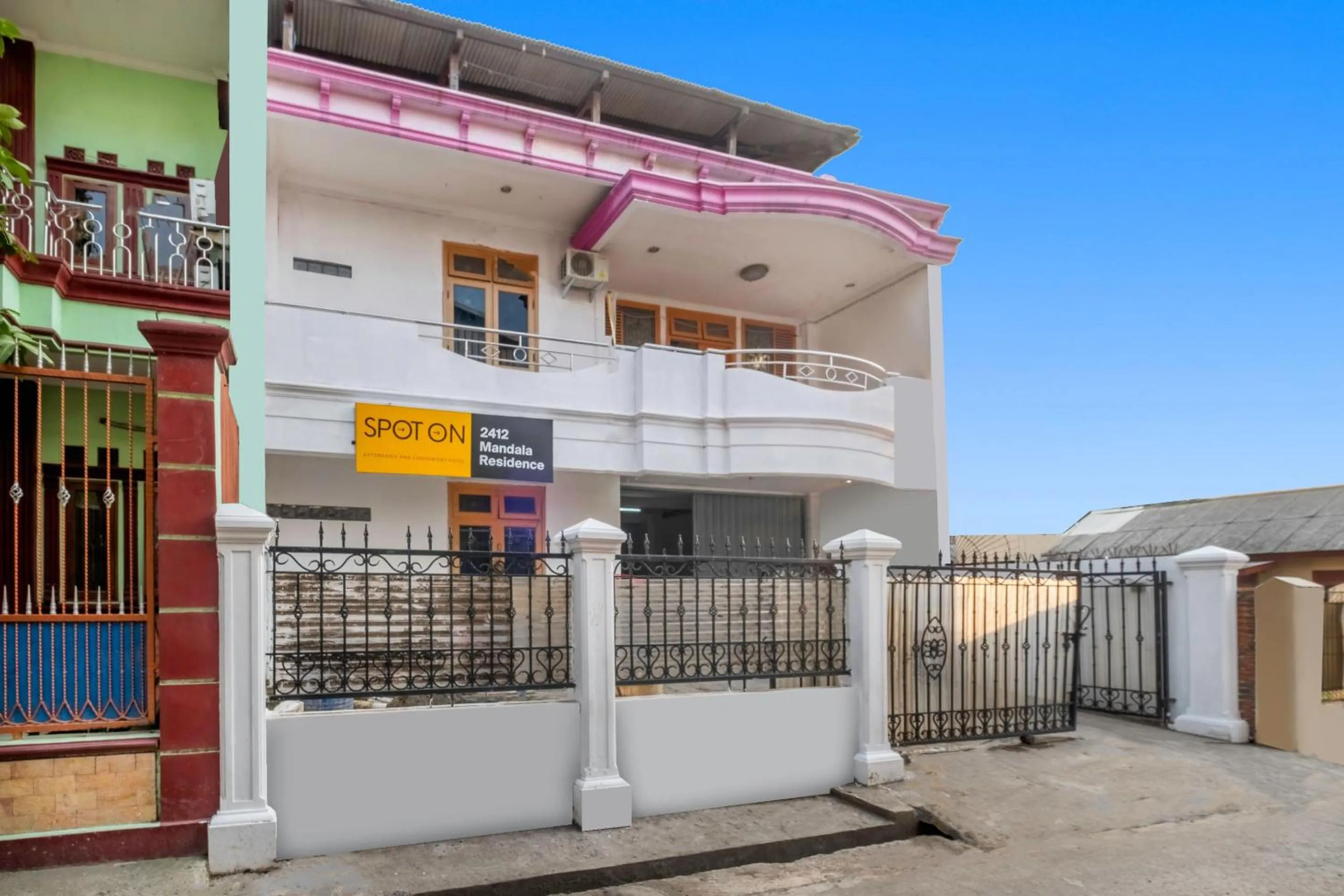 Facade/entrance in OYO Life 2412 Mandala Residence