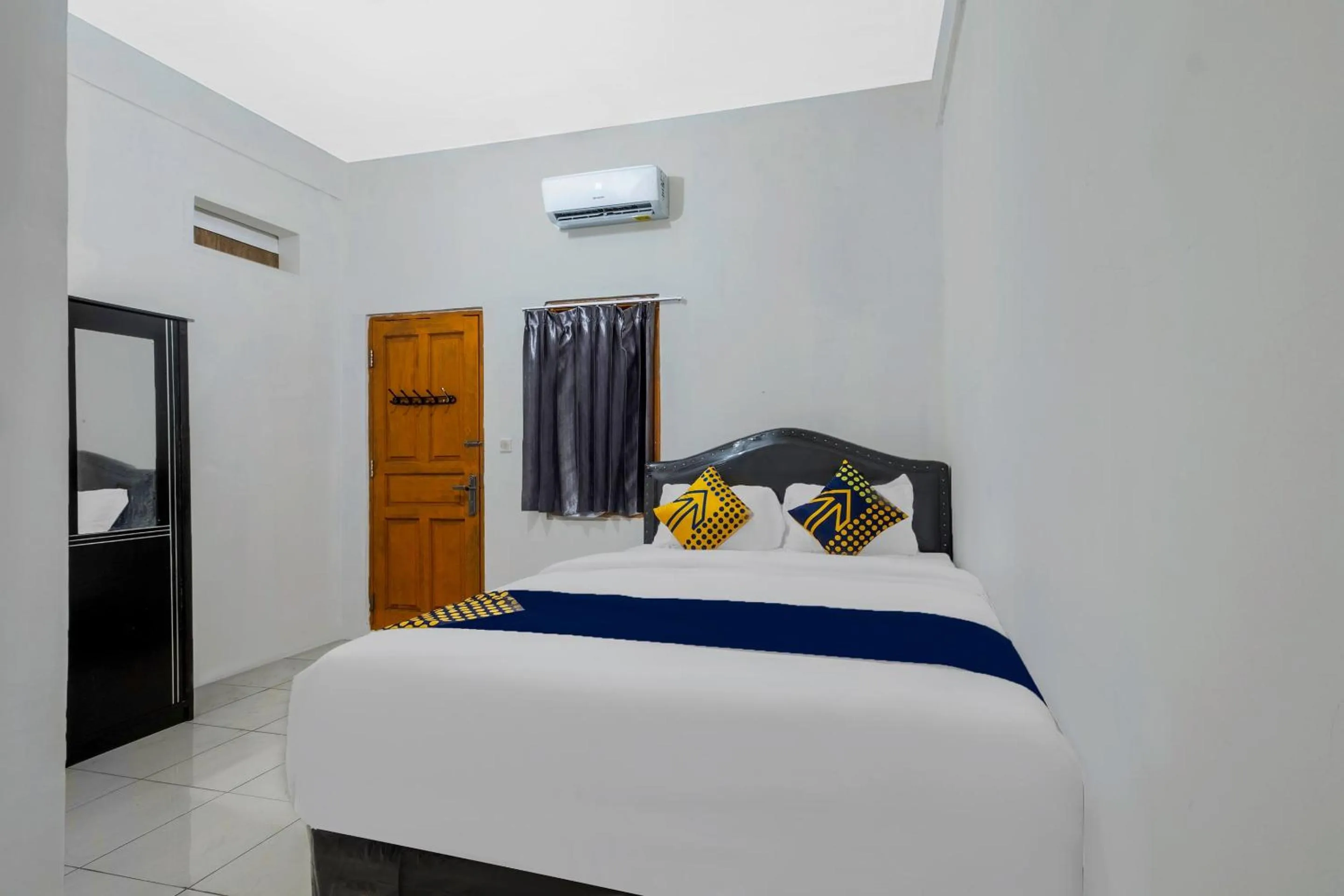 Bedroom, Bed in OYO Life 2412 Mandala Residence