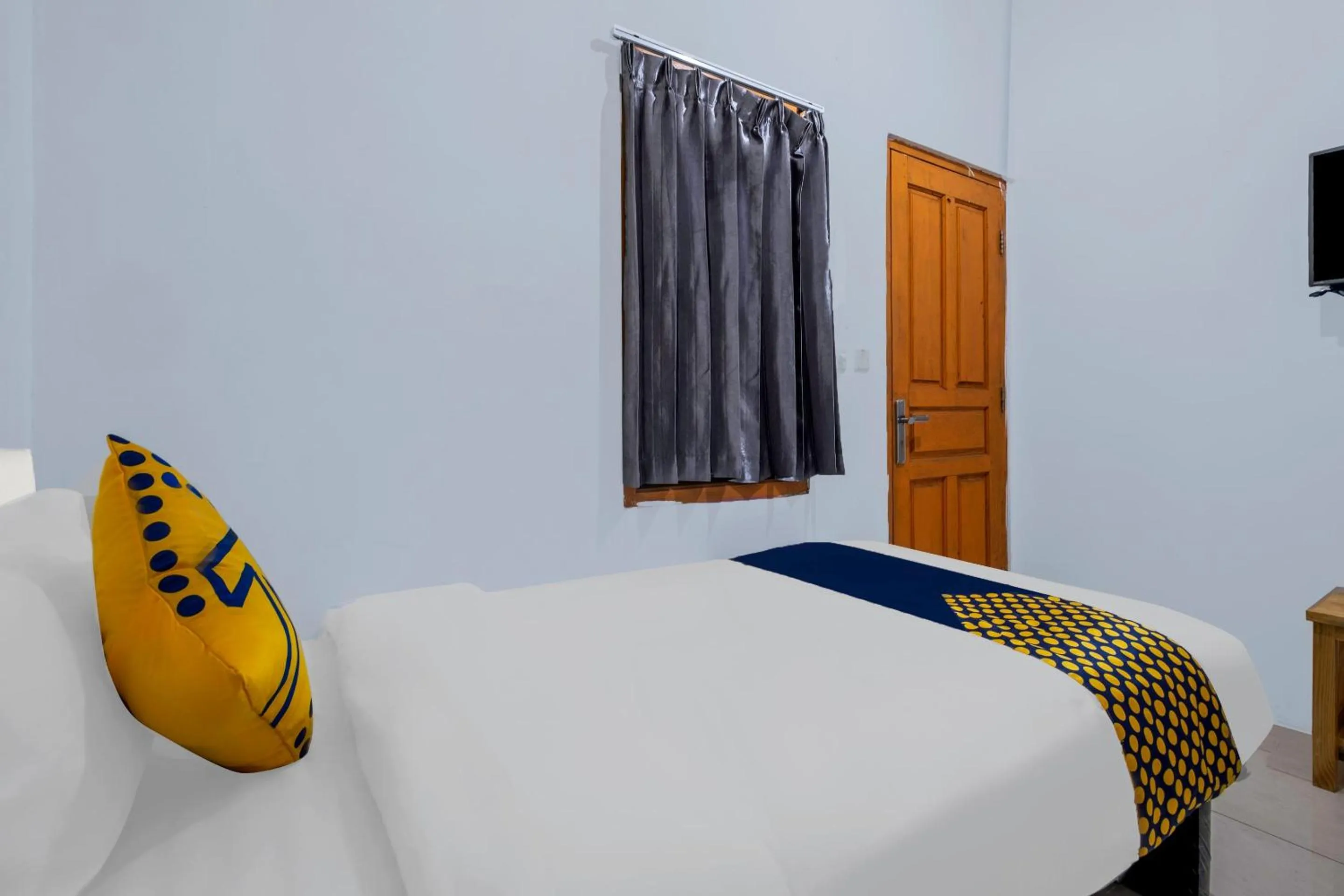 Bedroom, Bed in OYO Life 2412 Mandala Residence