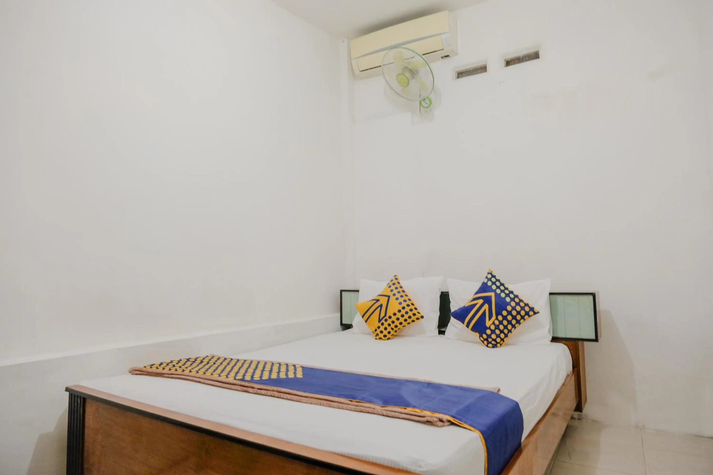 Bedroom, Bed in OYO 2417 Melati Residence