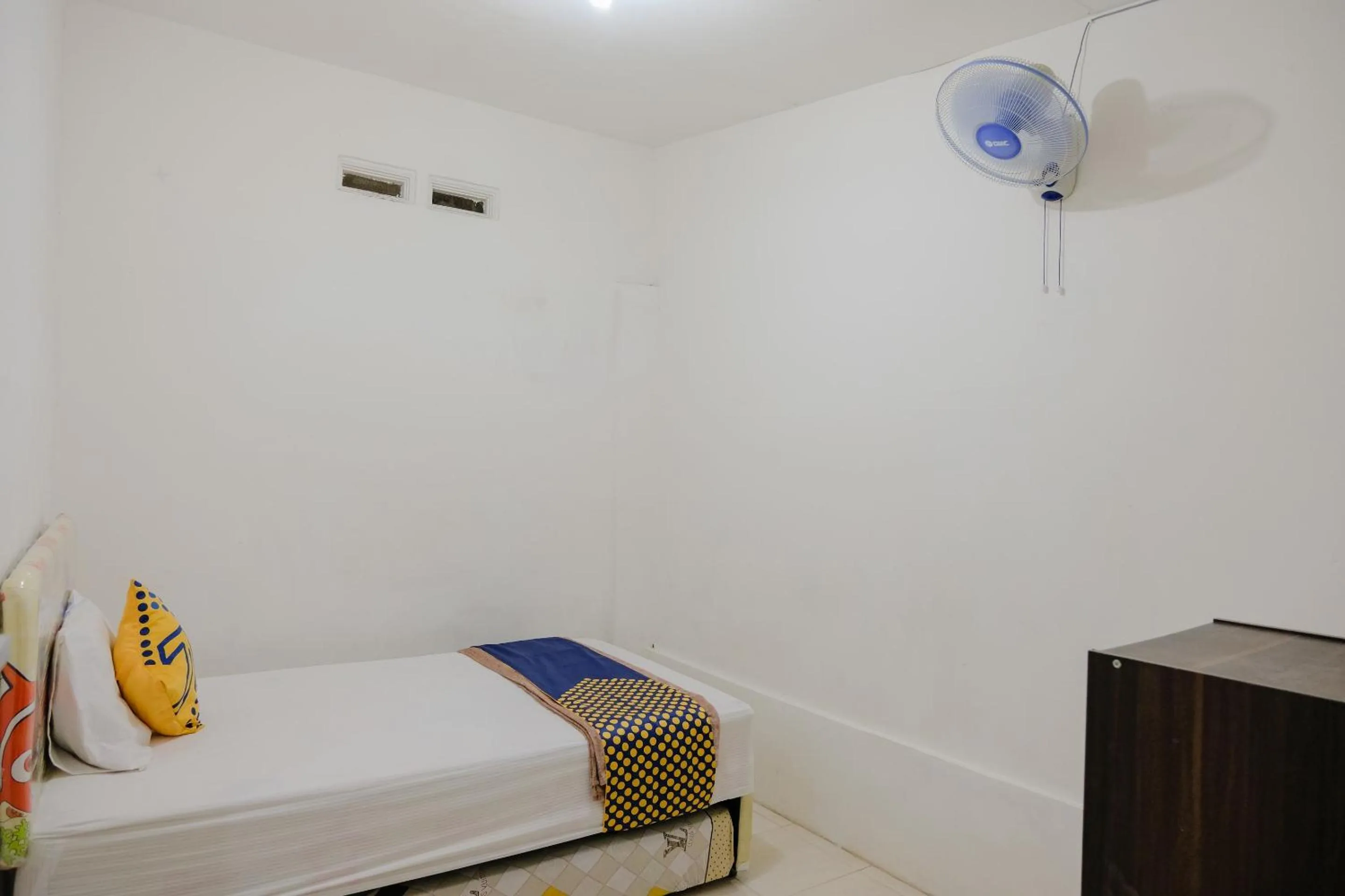 Bedroom, Bed in OYO 2417 Melati Residence