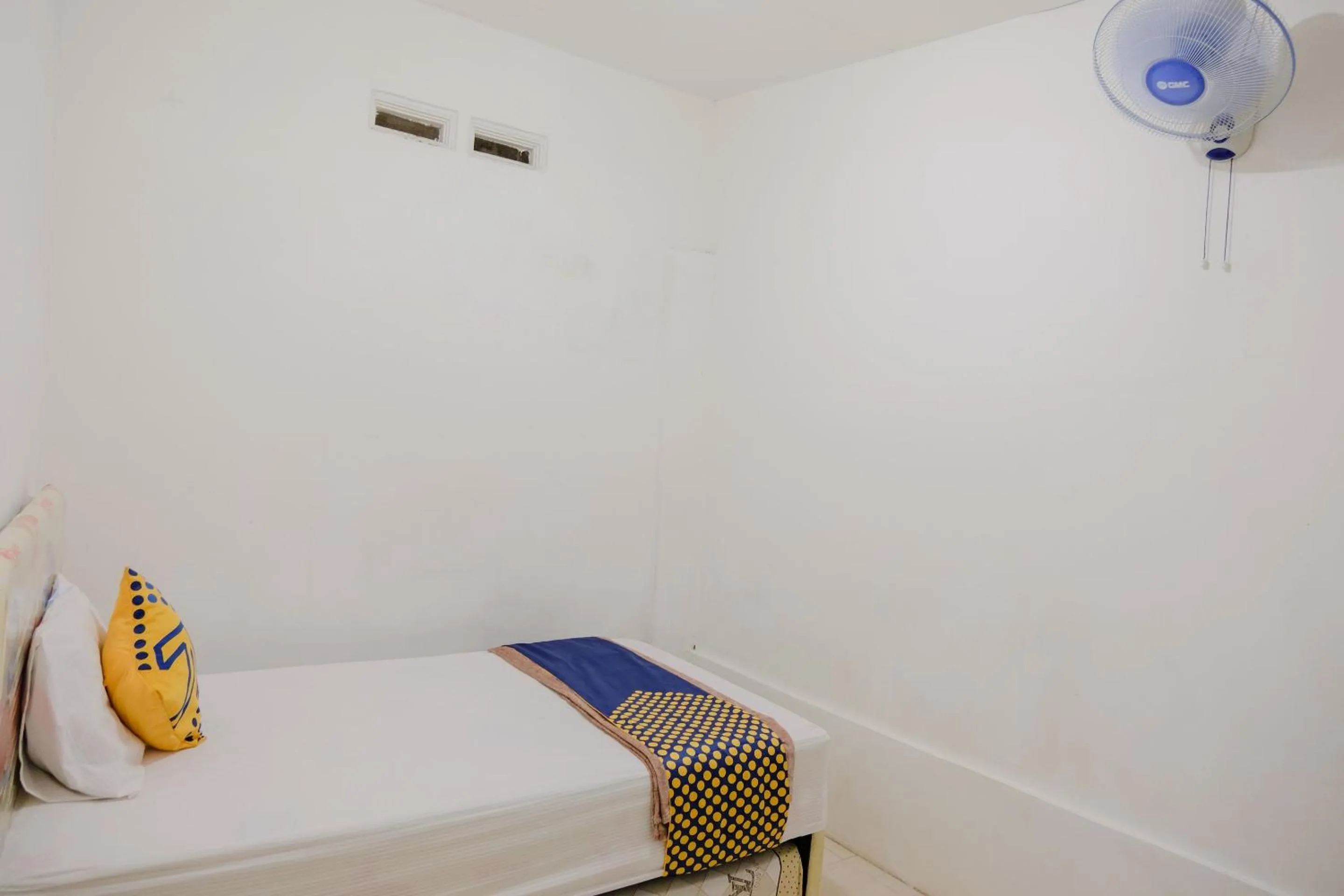 Bedroom, Bed in OYO 2417 Melati Residence