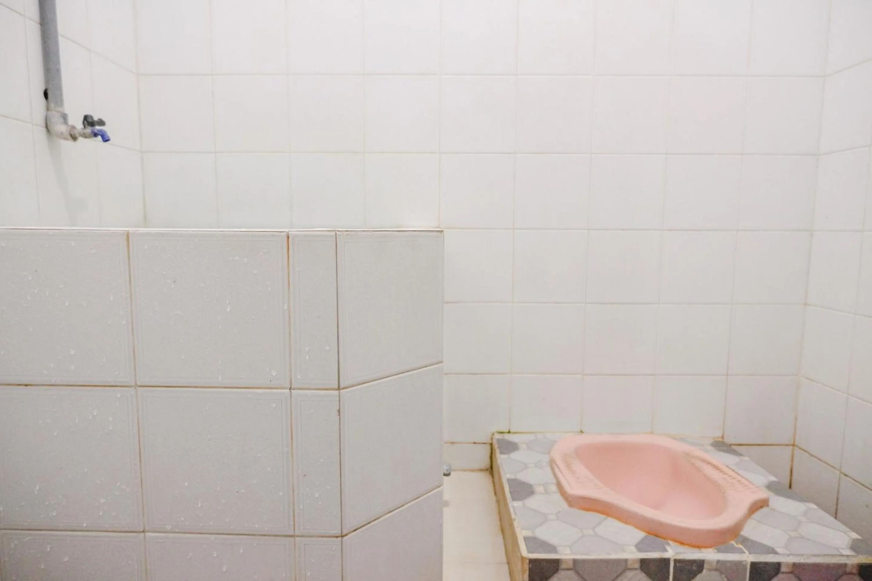 Bathroom in OYO 2417 Melati Residence