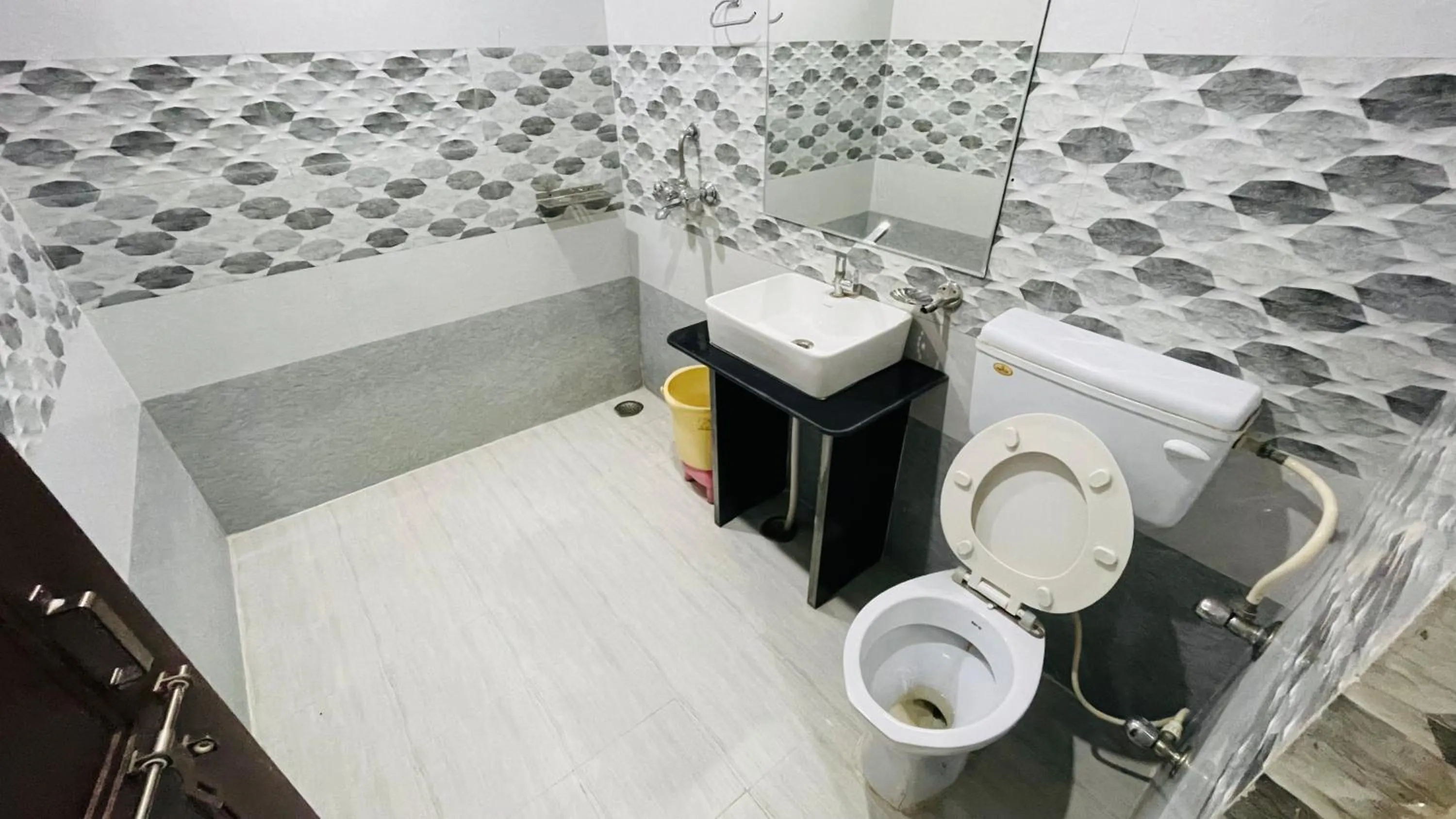 Bathroom in Hotel Prabhat Palace