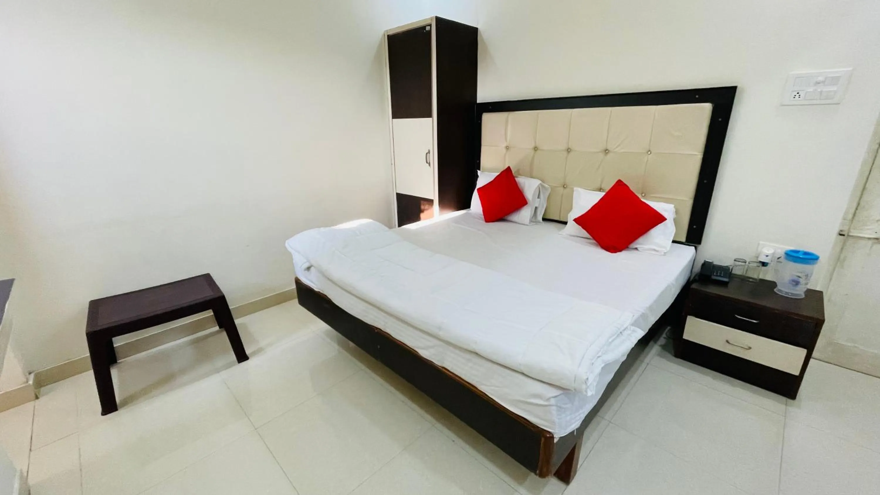 Bedroom in Hotel Prabhat Palace