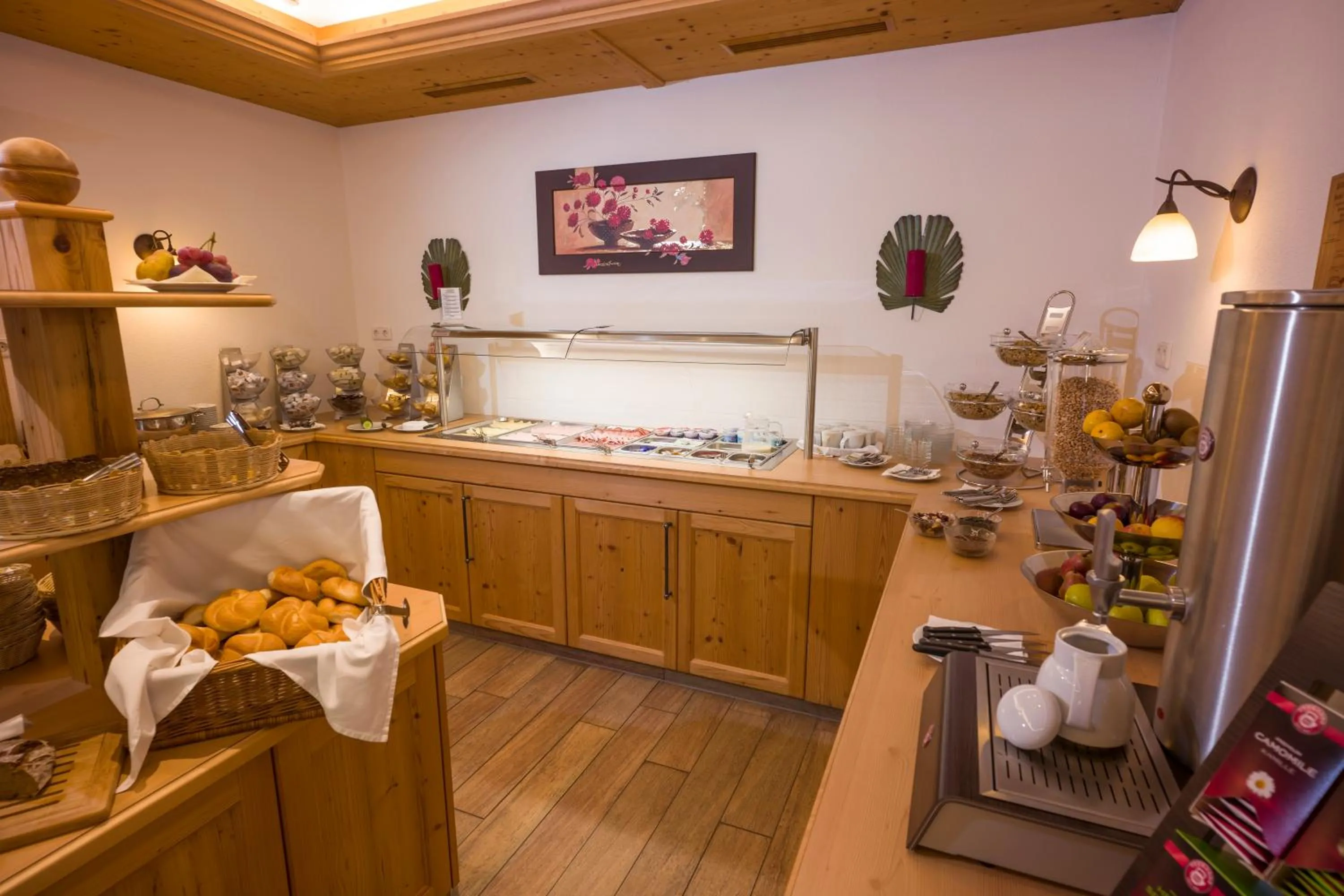 Buffet breakfast in Hotel Garni Klocker