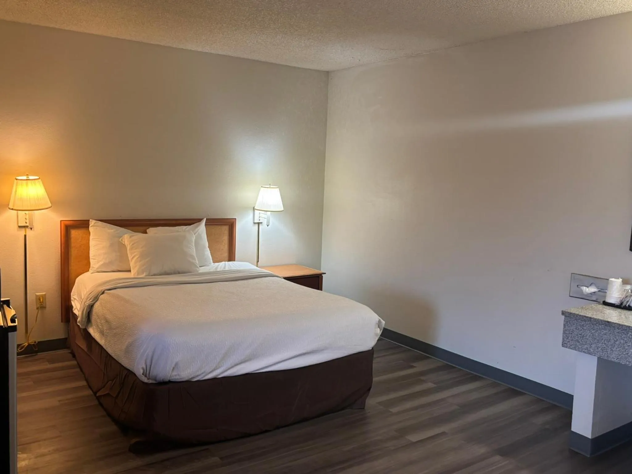 Bed in Skyway Inn - Seatac