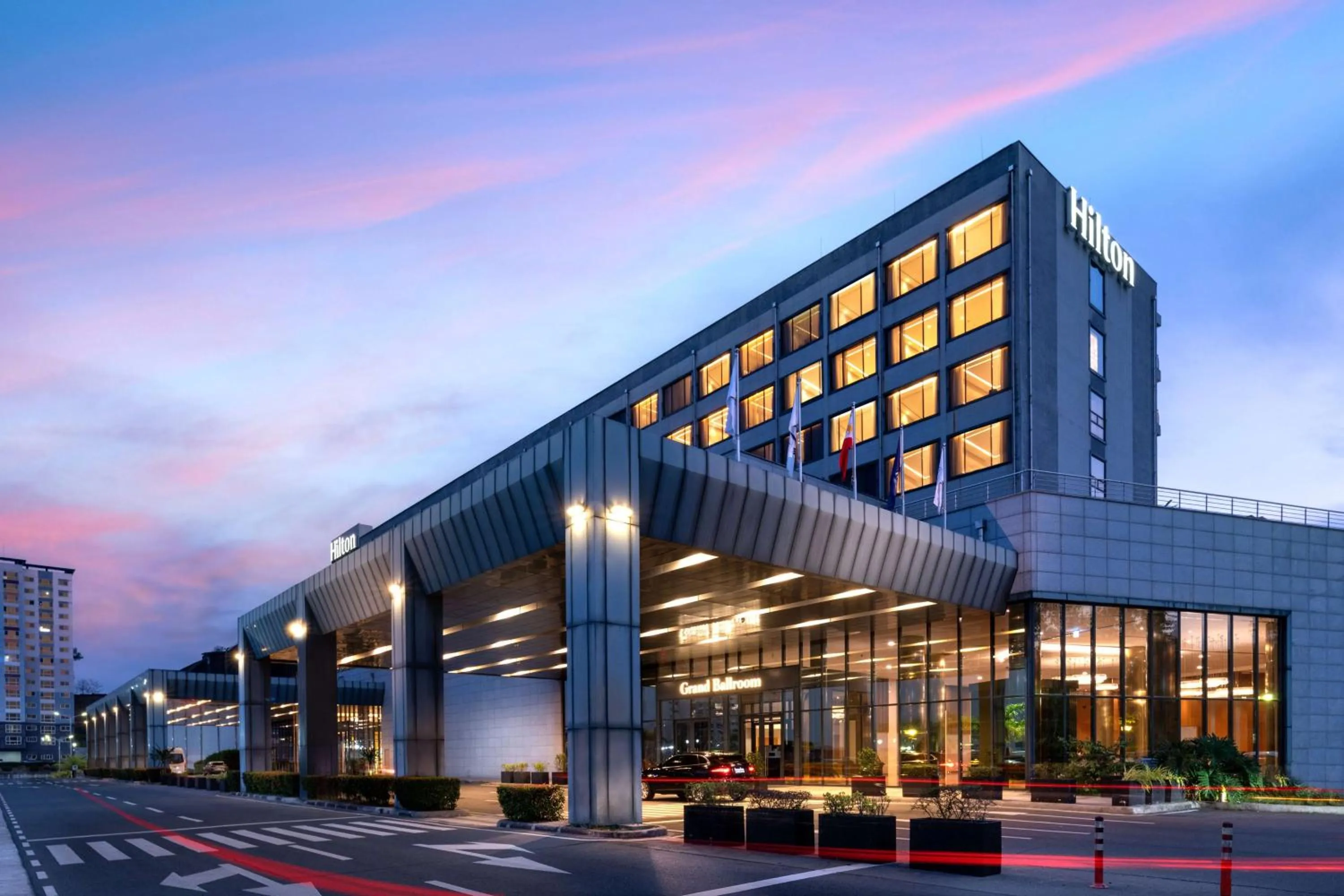 Property building in Hilton Clark Sun Valley Resort