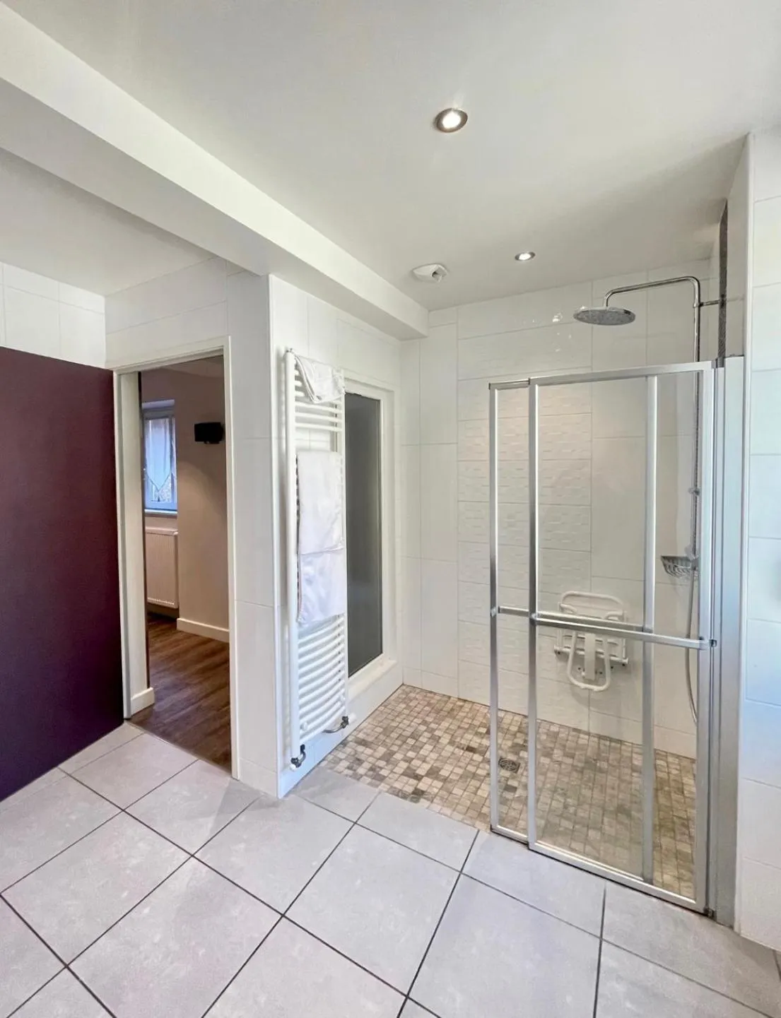 Bathroom in Hostellerie De Bretonnière - Groupe Logis Hotels