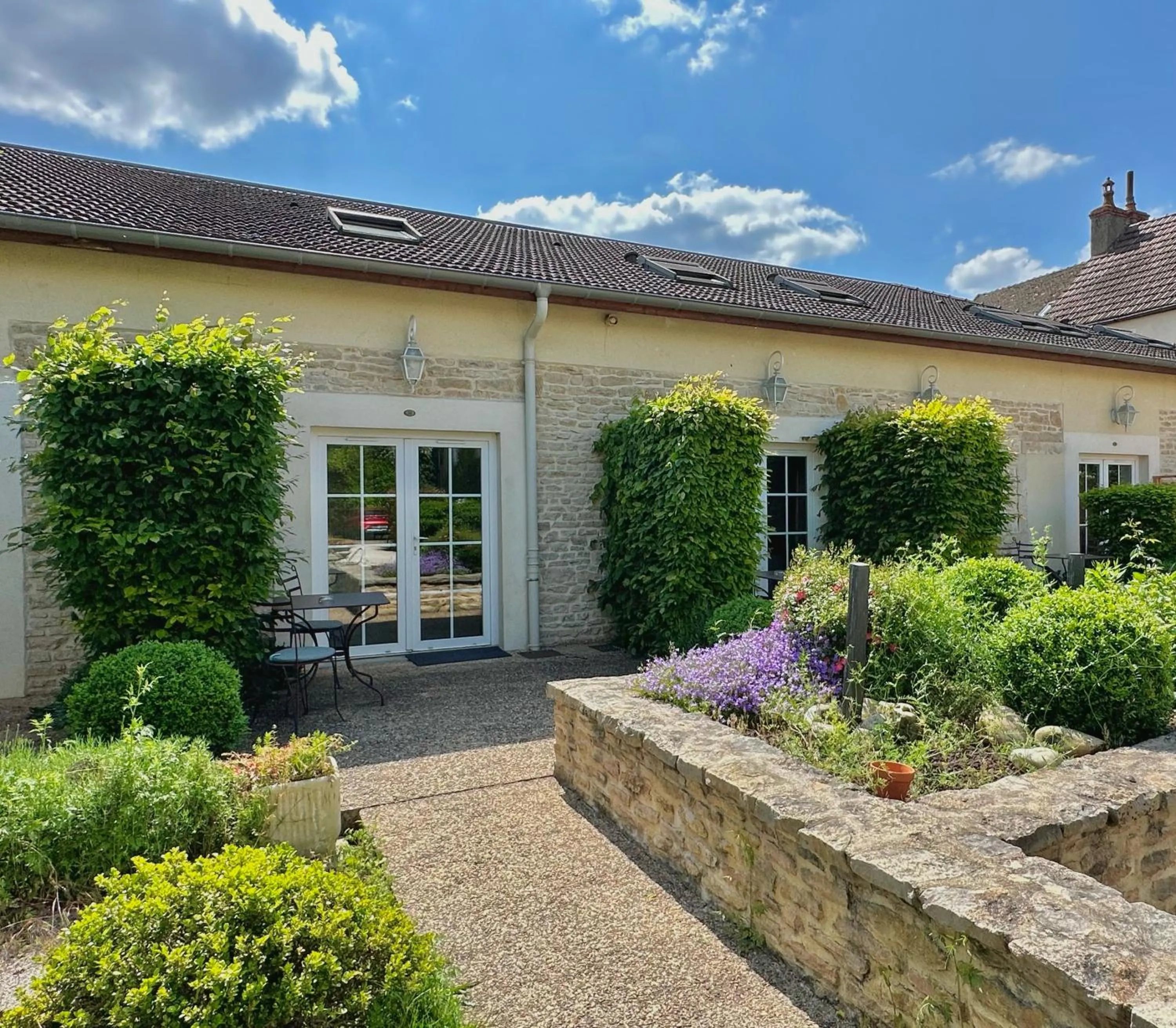 Garden in Hostellerie De Bretonnière - Groupe Logis Hotels