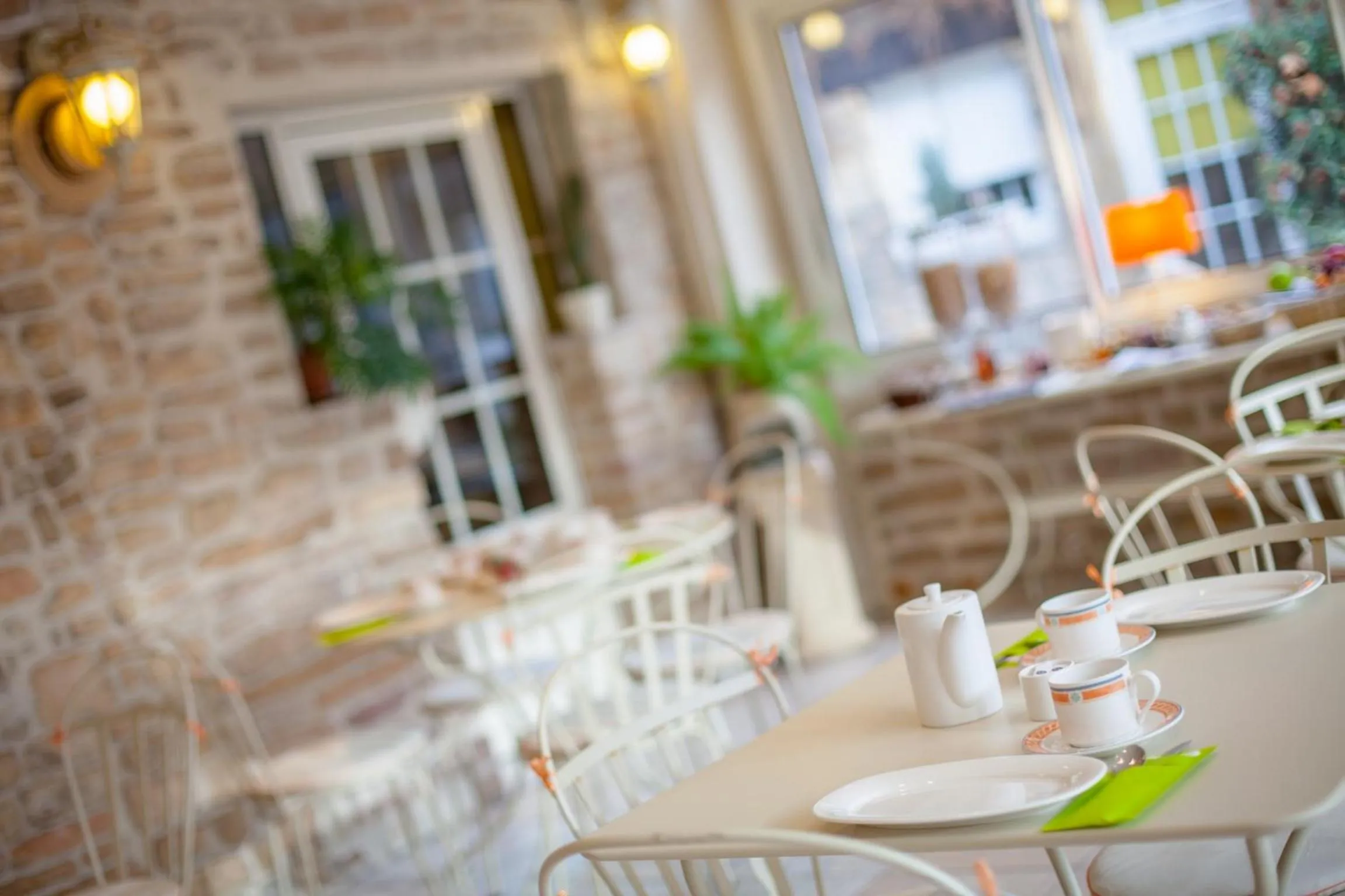 Restaurant/places to eat in Hostellerie De Bretonnière - Groupe Logis Hotels