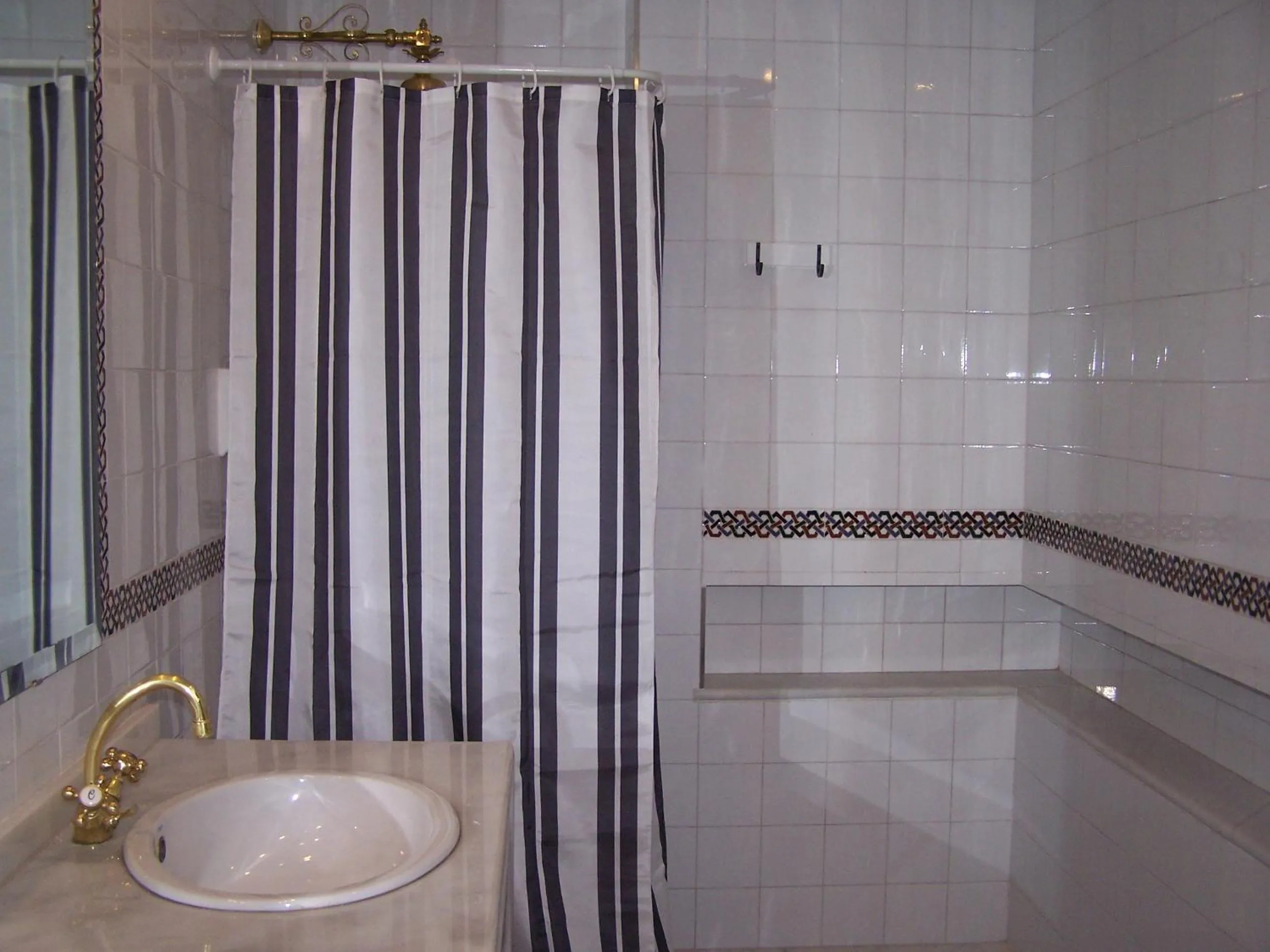 Bathroom in Granada Old Town Hostel